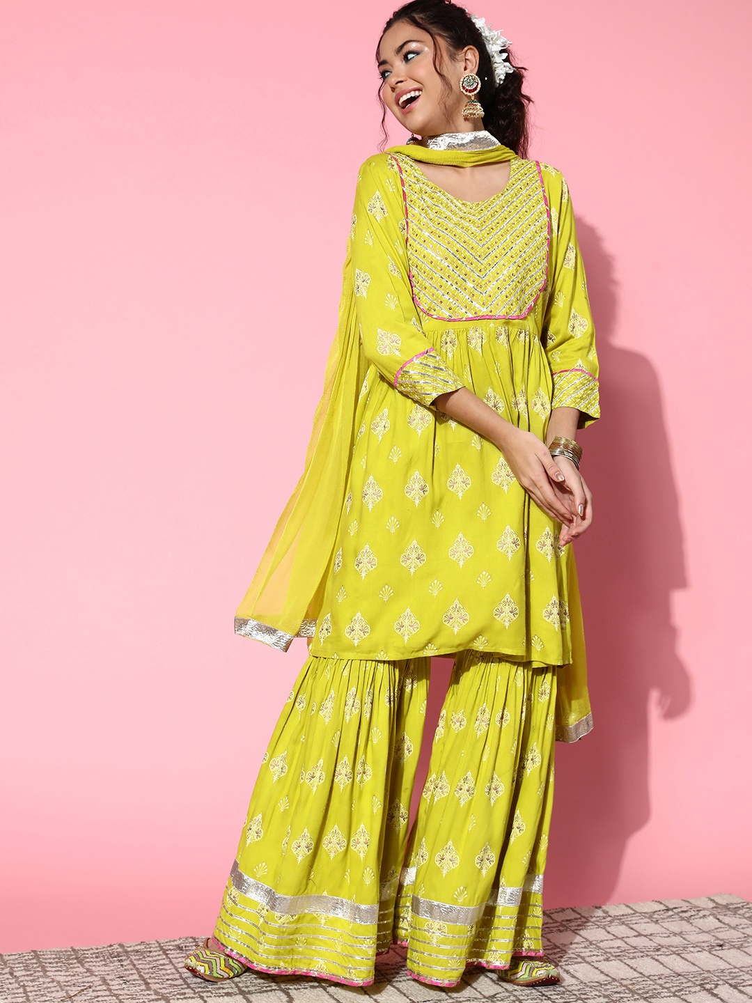 

InWeave Women Ethnic Motifs Viscose Rayon Print Parade Kurta Set, Lime green