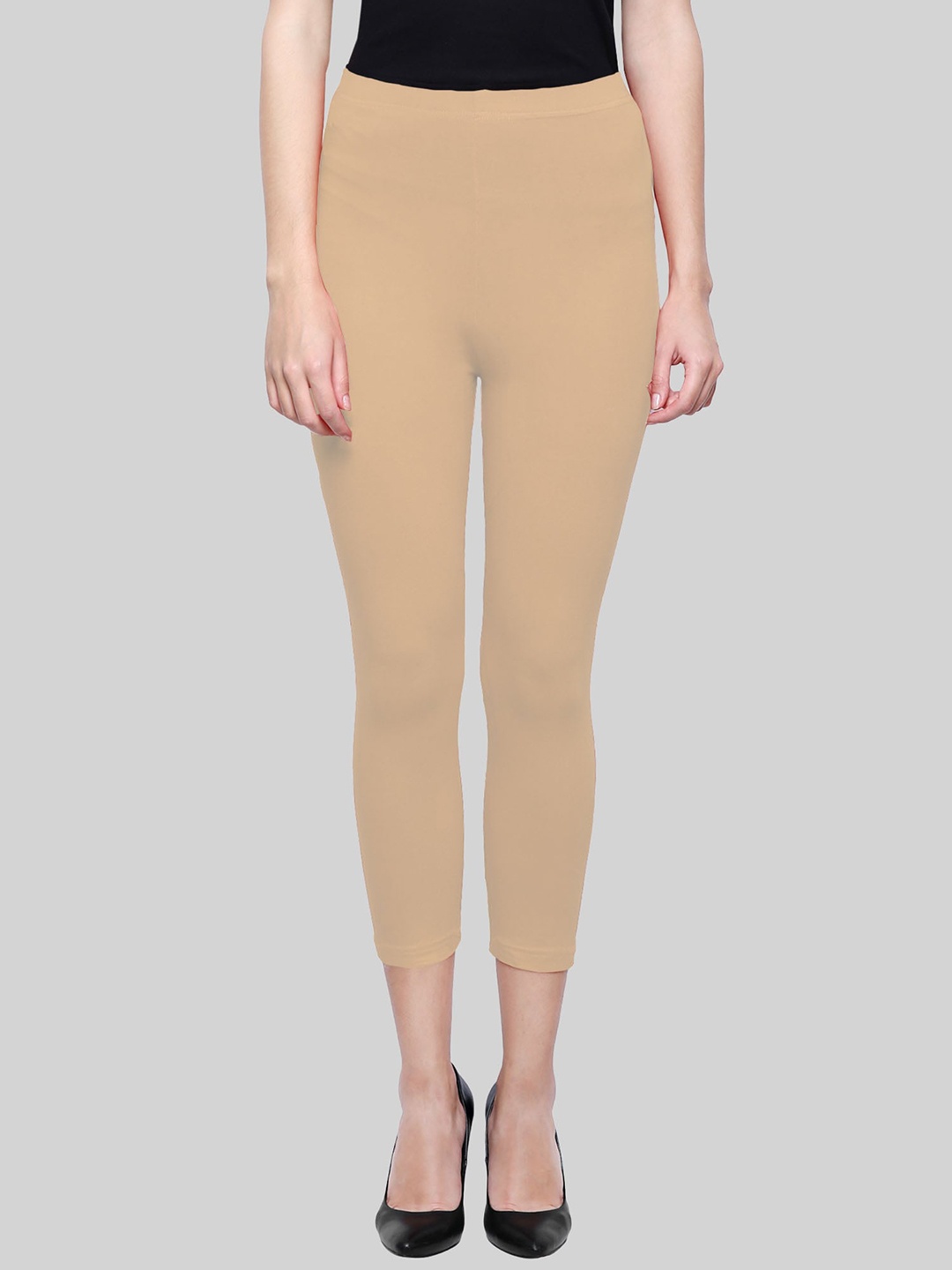 

SAUNDARYA Women Beige Colored Solid Three-Fourth Length Leggings