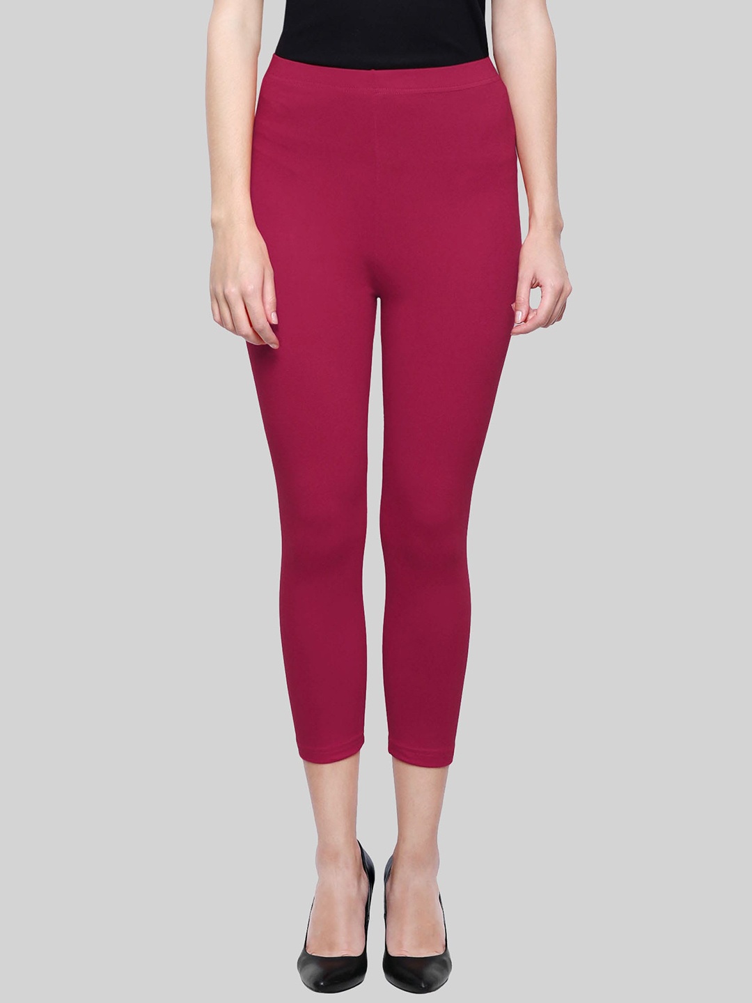 

SAUNDARYA Women Magenta Pink Solid Slim fit Three Quarter-Length Leggings
