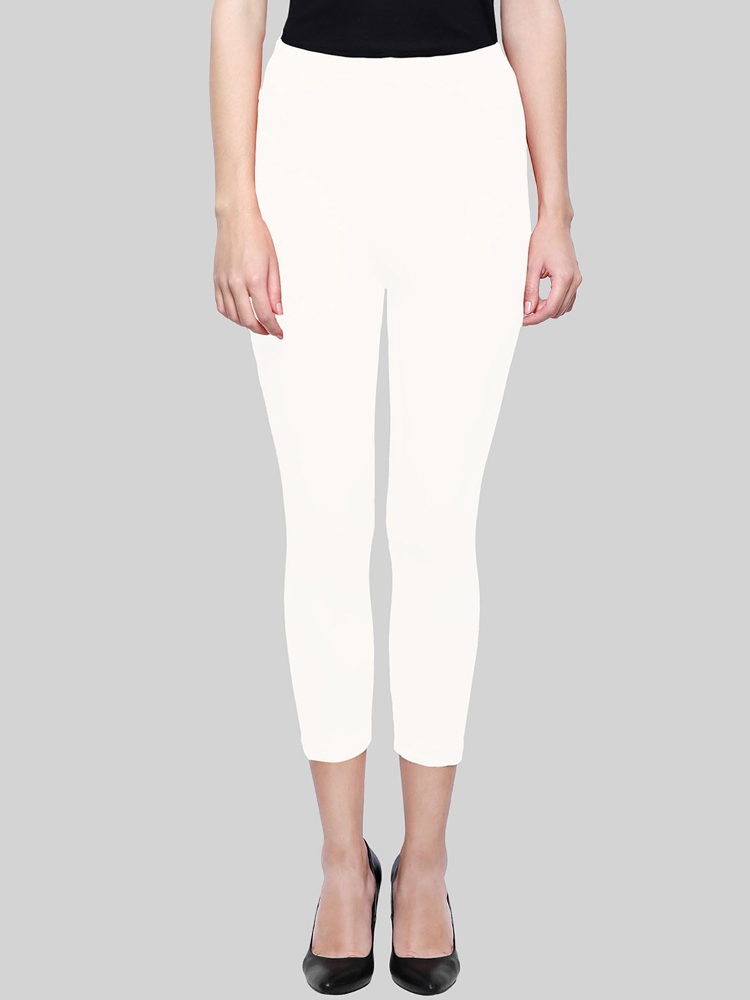 

SAUNDARYA Women Off White Solid Cropped Leggings