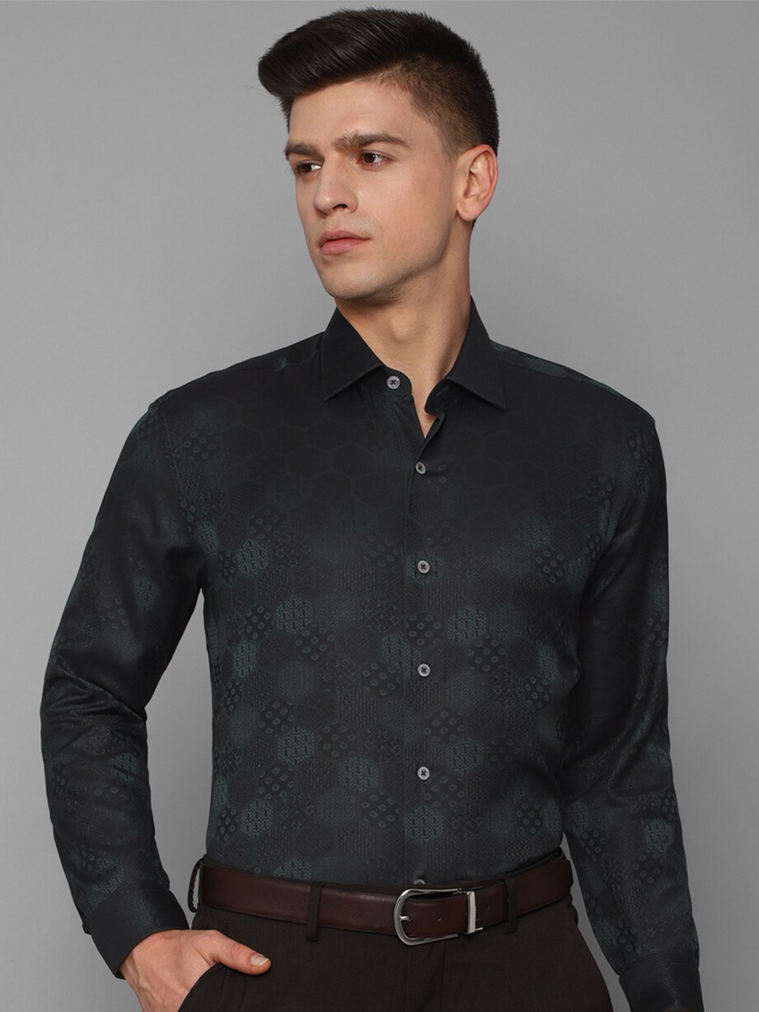 

Luxure by Louis Philippe Men Black & Green Textured Semiformal Shirt