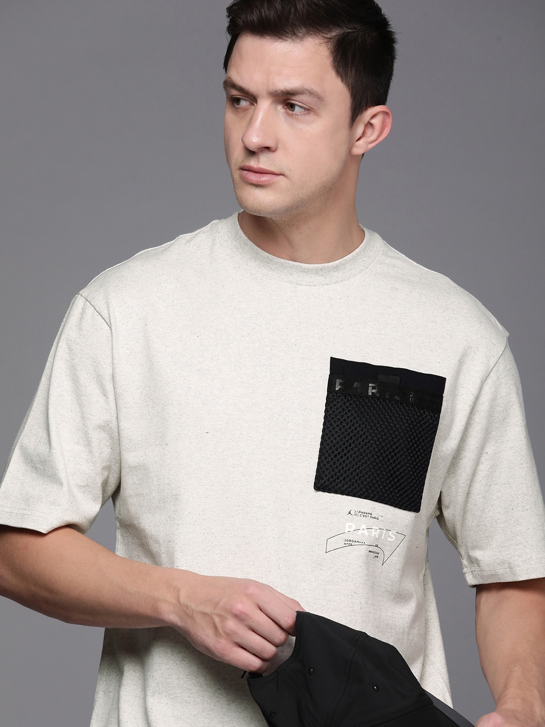 

Nike Men Off White & Black Typography Printed Applique T-shirt With Contrast Mesh Pocket