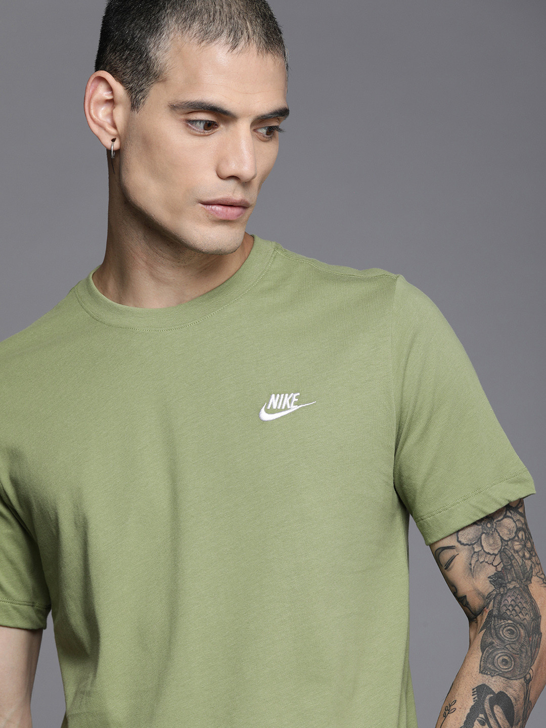 

Nike Men Green Brand Logo Embroidered Club T-shirt