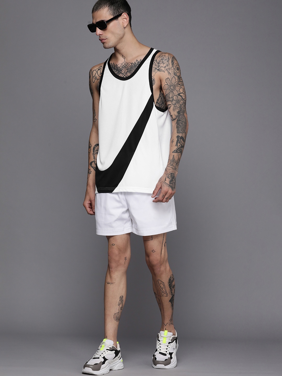 

Nike Men White & Black Brand Logo Printed Dri-FIT BasketballT-shirt