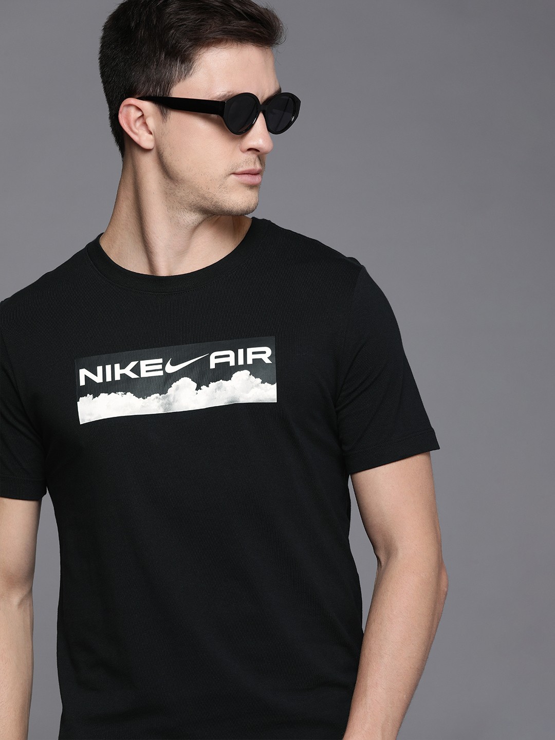 

Nike Men Black Graphic Printed Applique Pure Cotton Casual T-shirt