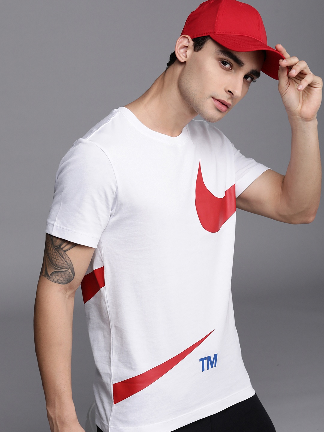 

Nike Men White & Red Brand Logo Printed AS M NSW TEE STMT GX FS Pure Cotton T-shirt