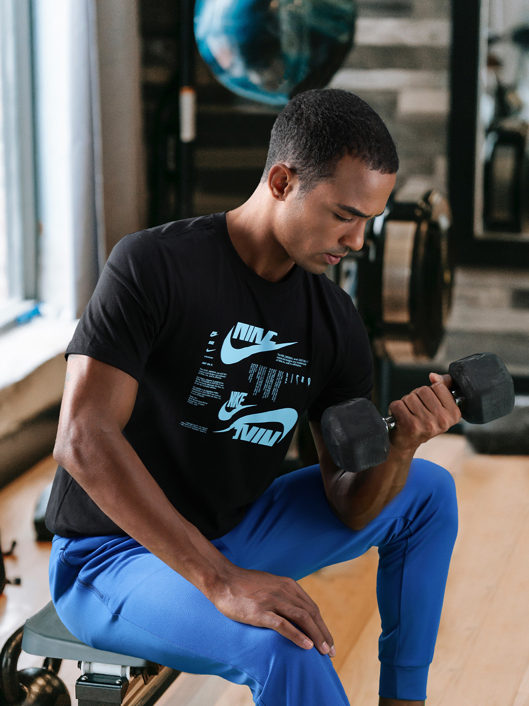 

Nike Men Black & Blue Brand Logo Printed CLUB T-shirt