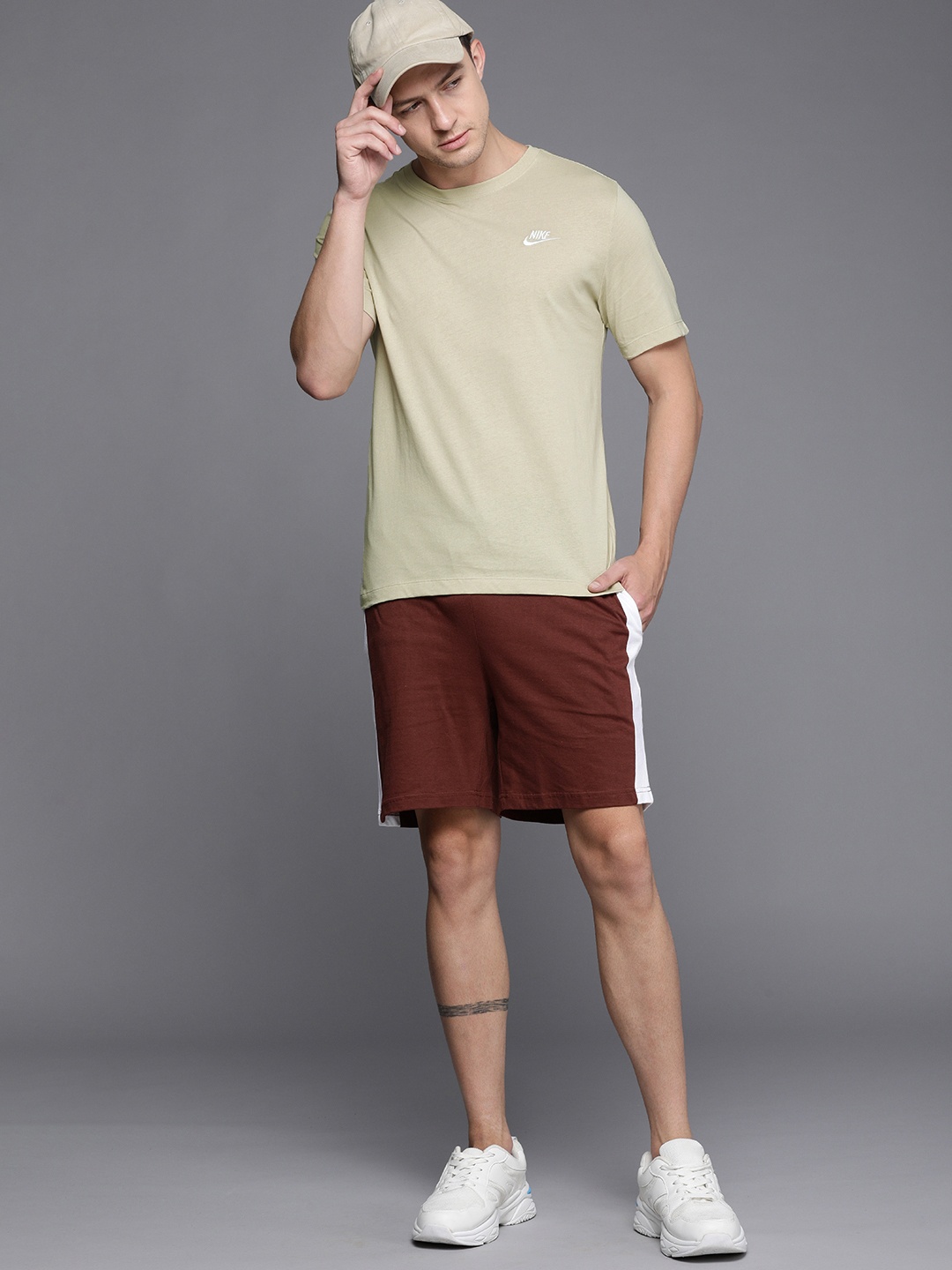 

Nike Men Beige & White Brand Logo Printed T-shirt
