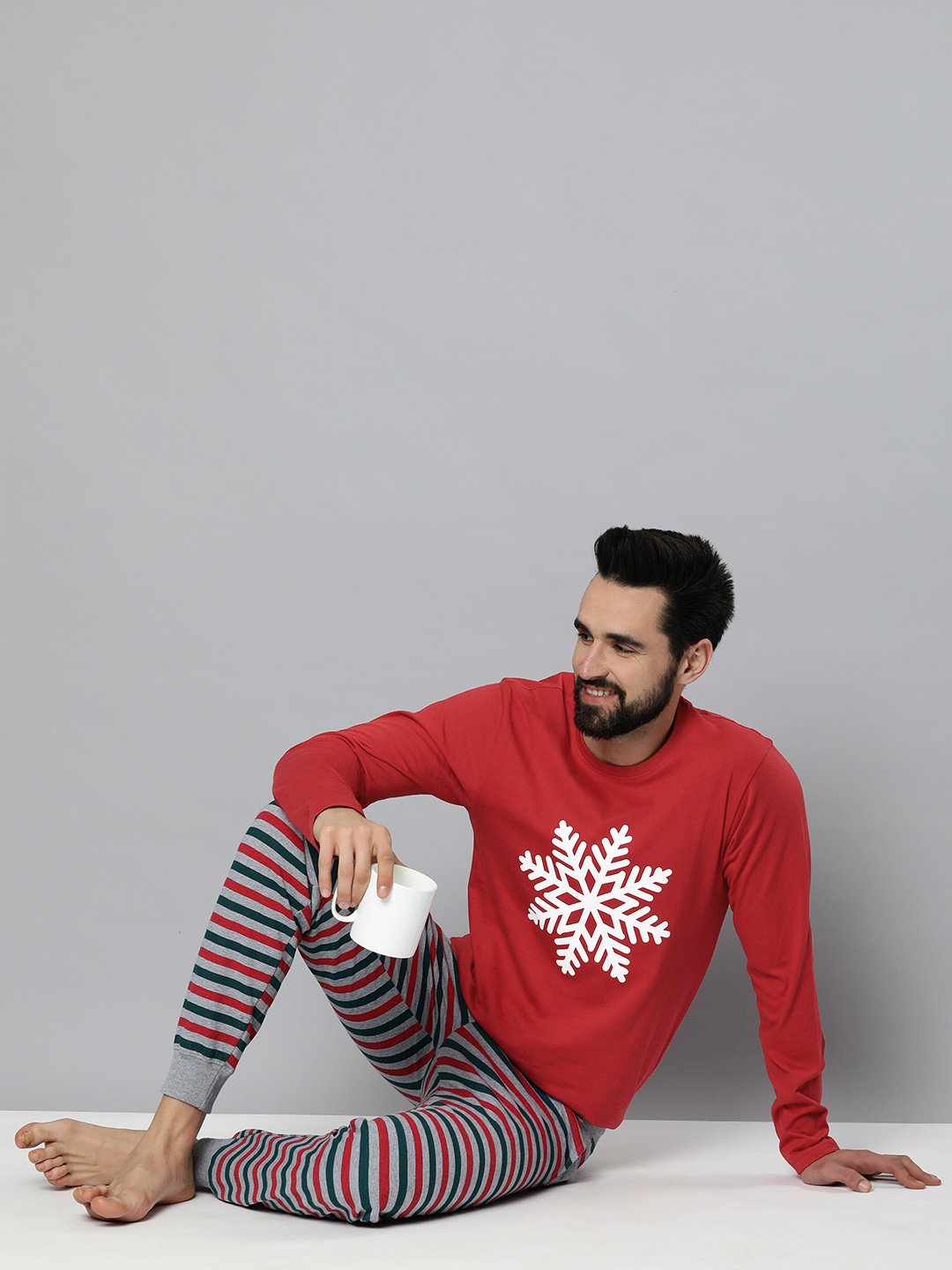 

HERE&NOW Men Red Graphic Snowflake Printed Full Sleeves Night suit