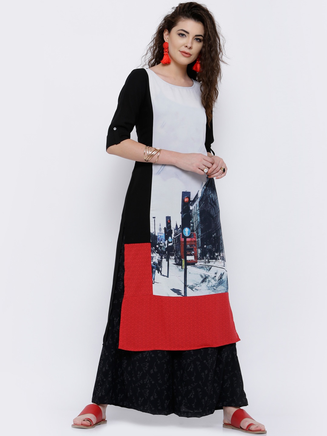 

Vishudh Women Black & White Printed Straight Kurta