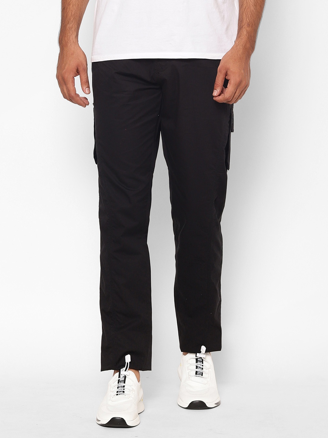 

SAPPER Men Black Solid Cargos Trousers