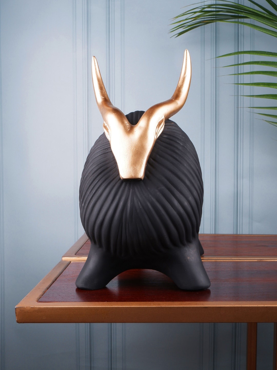 

THE WHITE INK DECOR Black & Gold Premium Yak Showpieces