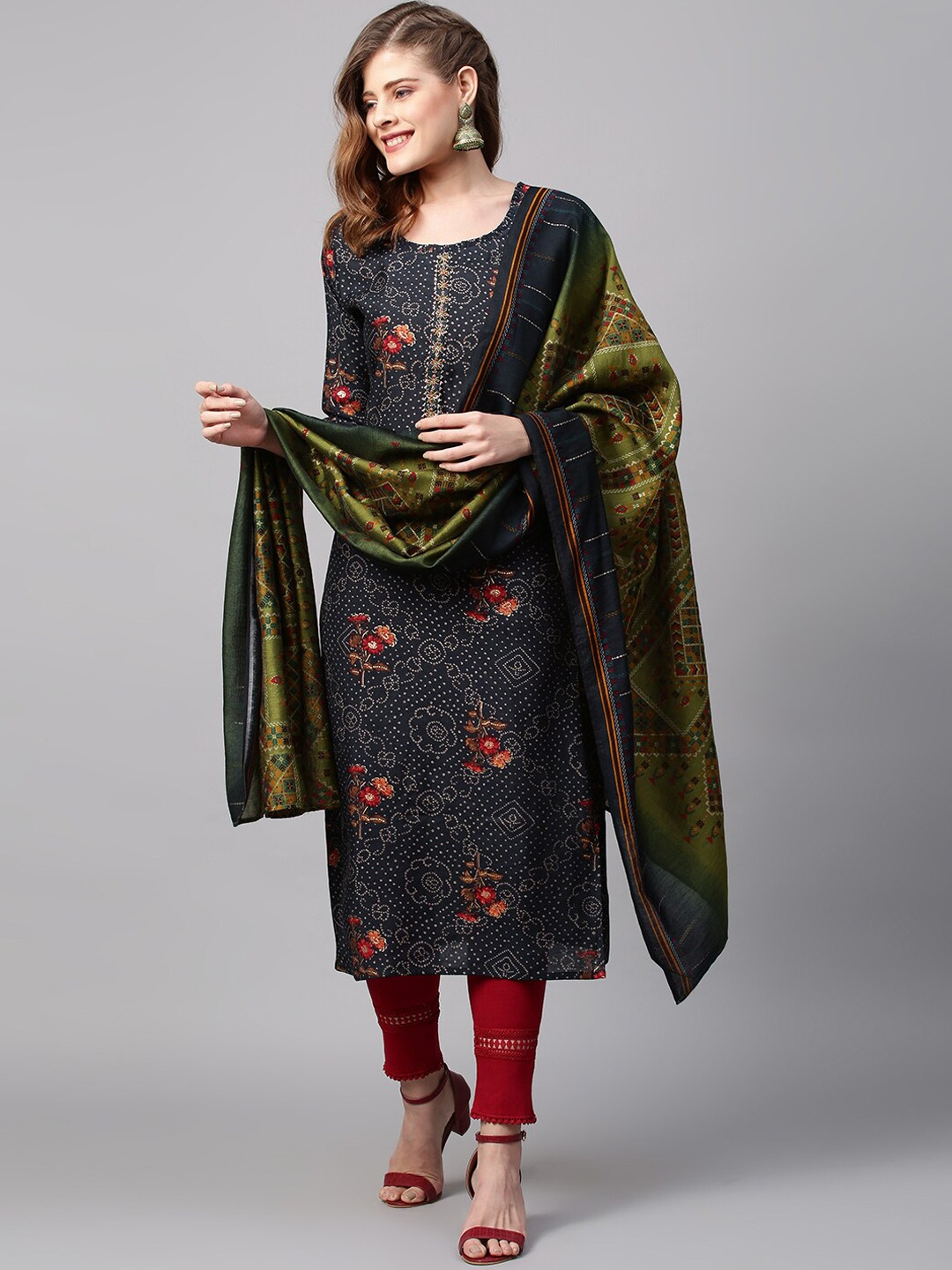 

FASHOR Women Navy Blue Geometric Printed Regular Sleeves Thread Work Chanderi Silk Kurta
