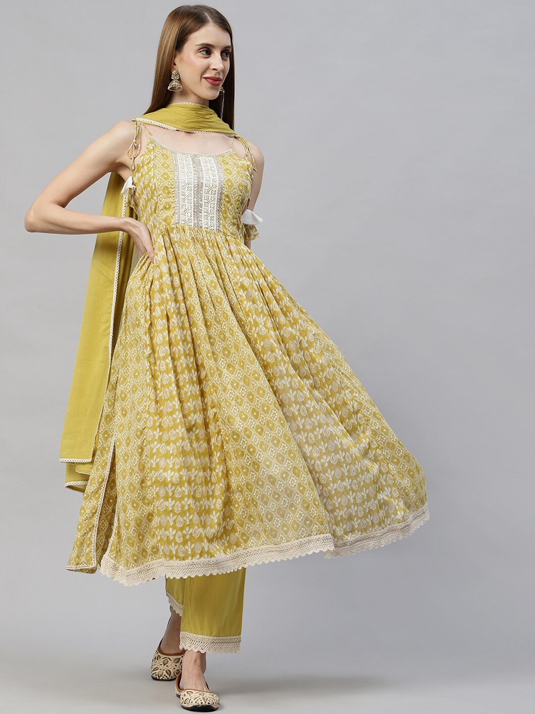 

FASHOR Women Green Floral Printed Pleated Sequinned Kurta with Trousers & With Dupatta