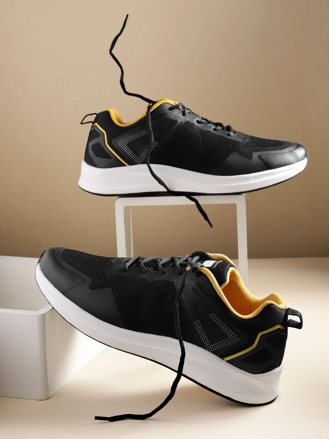 

HRX by Hrithik Roshan Men Woven Design Running Shoes, Black