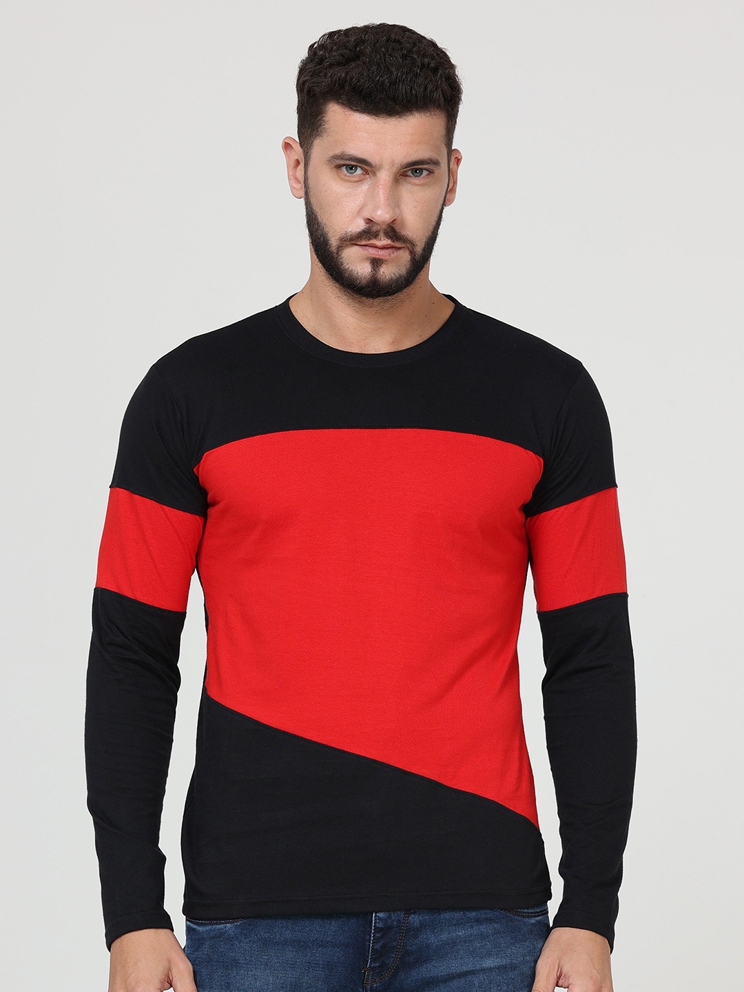 

Fleximaa Men Black & Red Colourblocked T-shirt