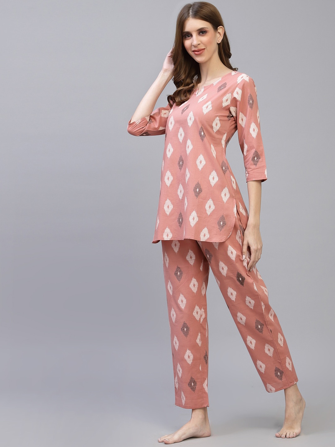 

Stylum Women Peach-Coloured & White Printed Night suit