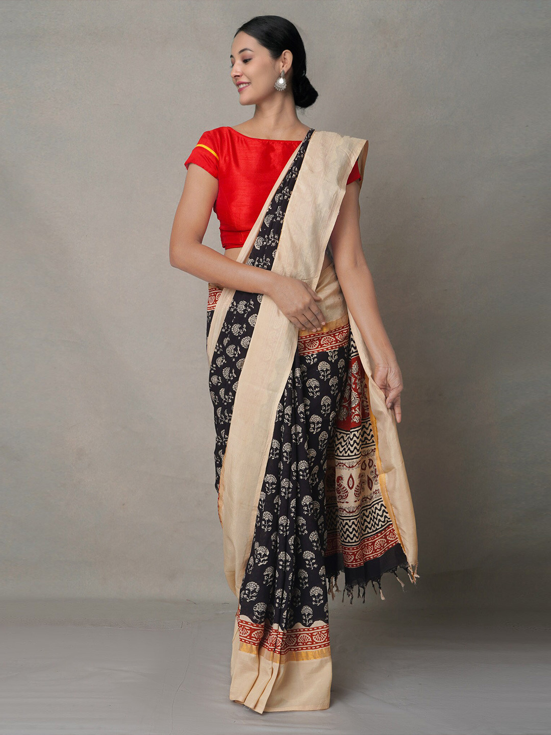 

Unnati Silks Black & Maroon Floral Silk Blend Bagru Saree