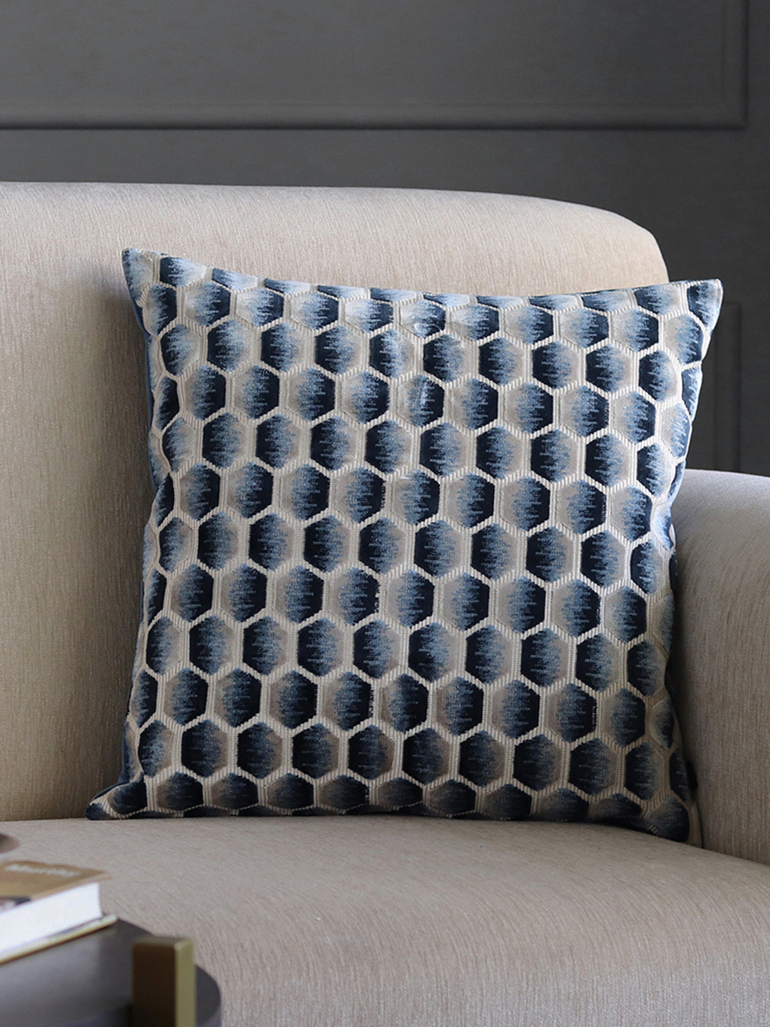 

GM Navy Blue & Cream-Coloured Geometric Velvet Square Cushion Covers