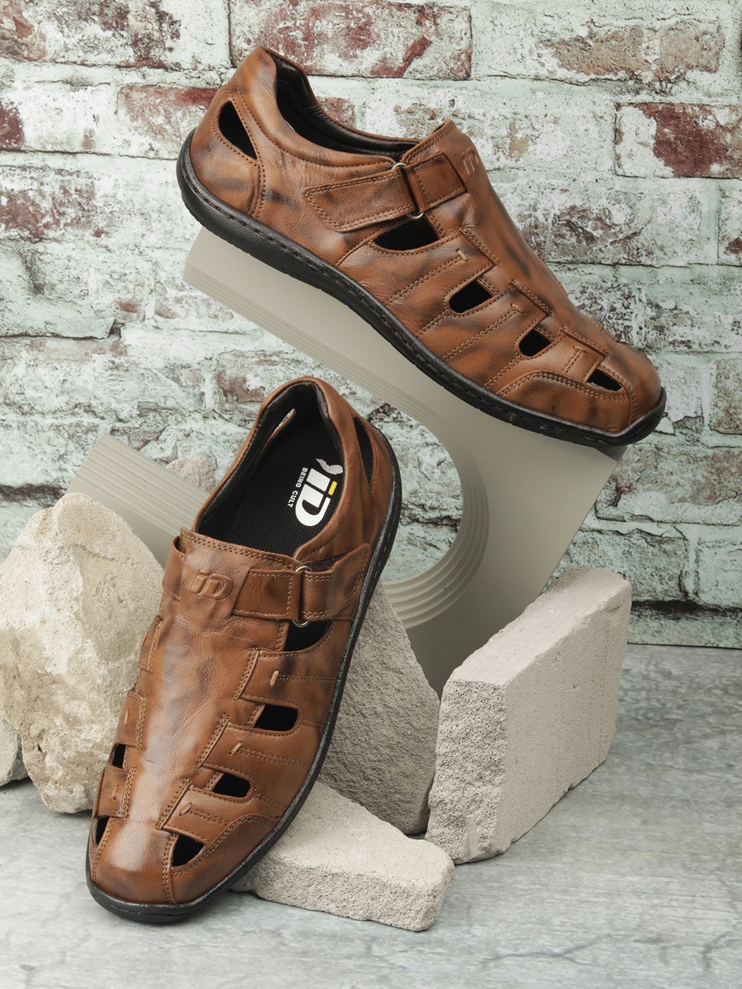 

ID Men Tan & Black Leather Shoe-Style Sandals