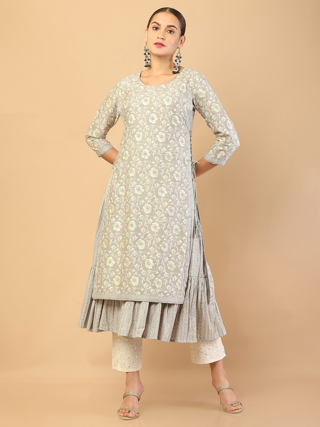 

Soch Women Grey & Beige Floral Printed Kurta