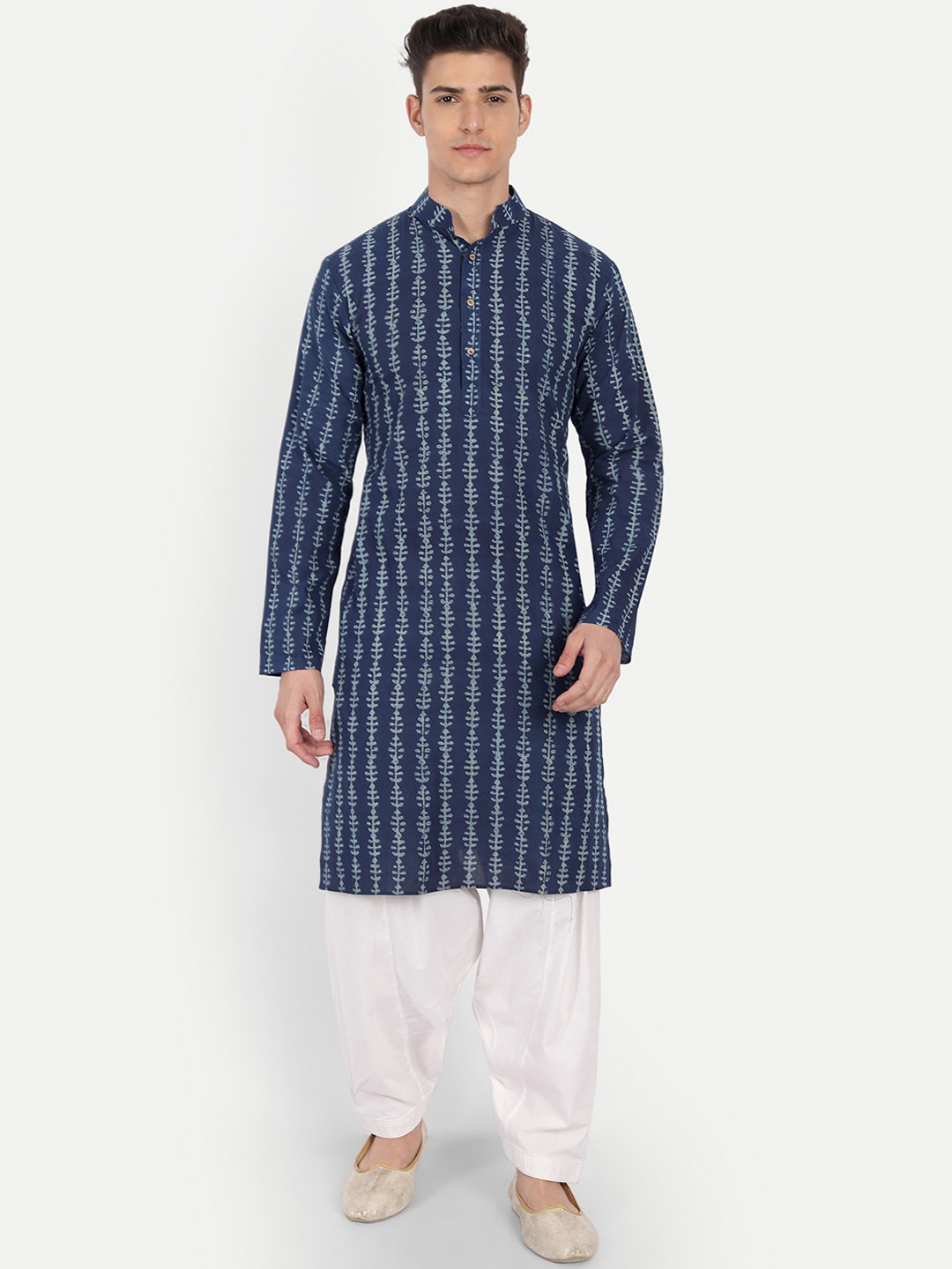 

Aashima Wahal Men Navy Blue Geometric Printed Kurta