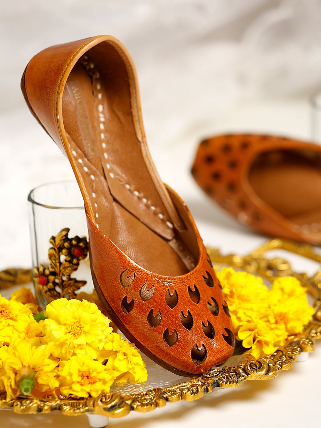 

GLAM STORY Women Brown Mojaris Flats
