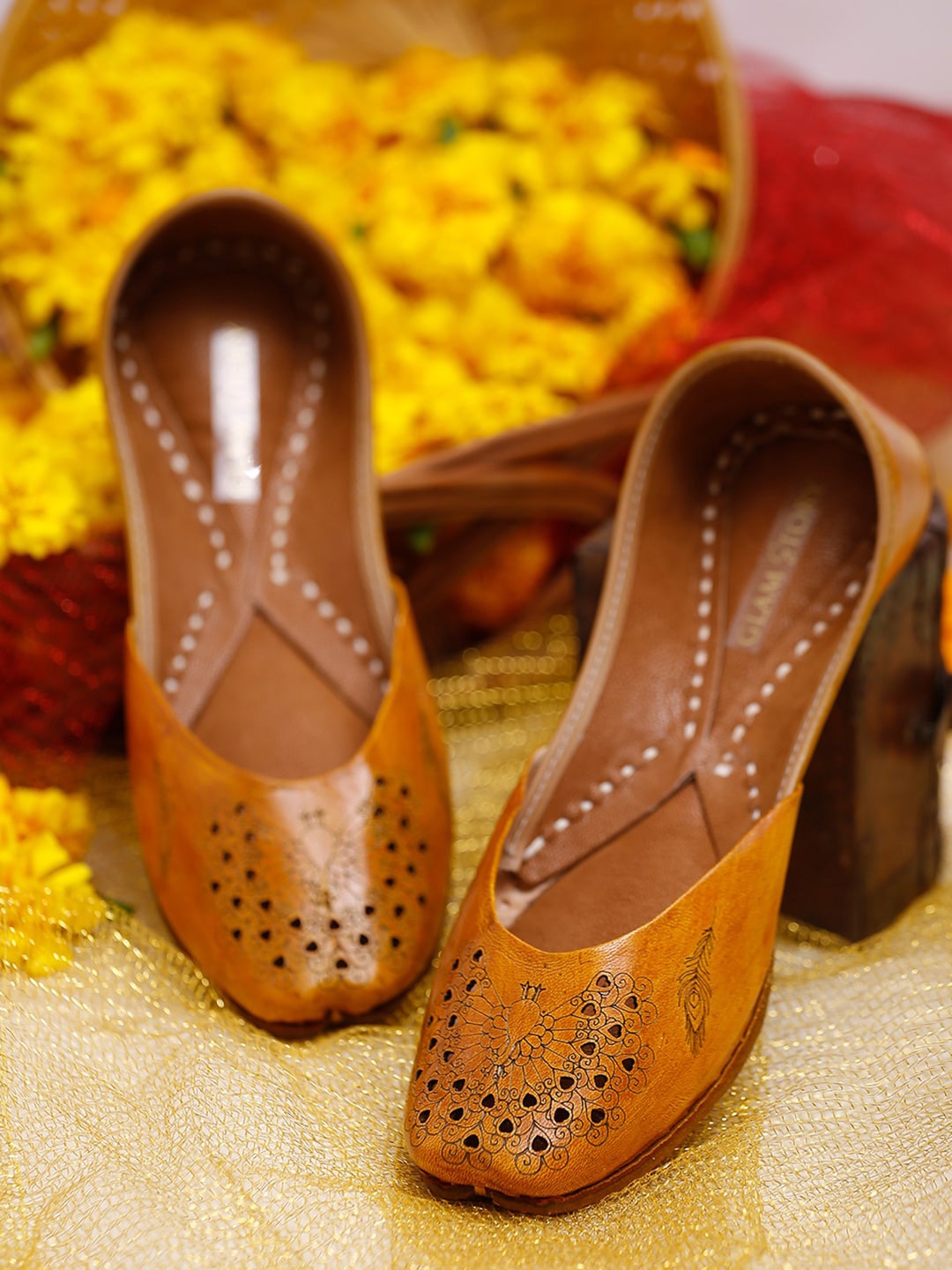 

GLAM STORY Women Brown Printed Mojaris Flats