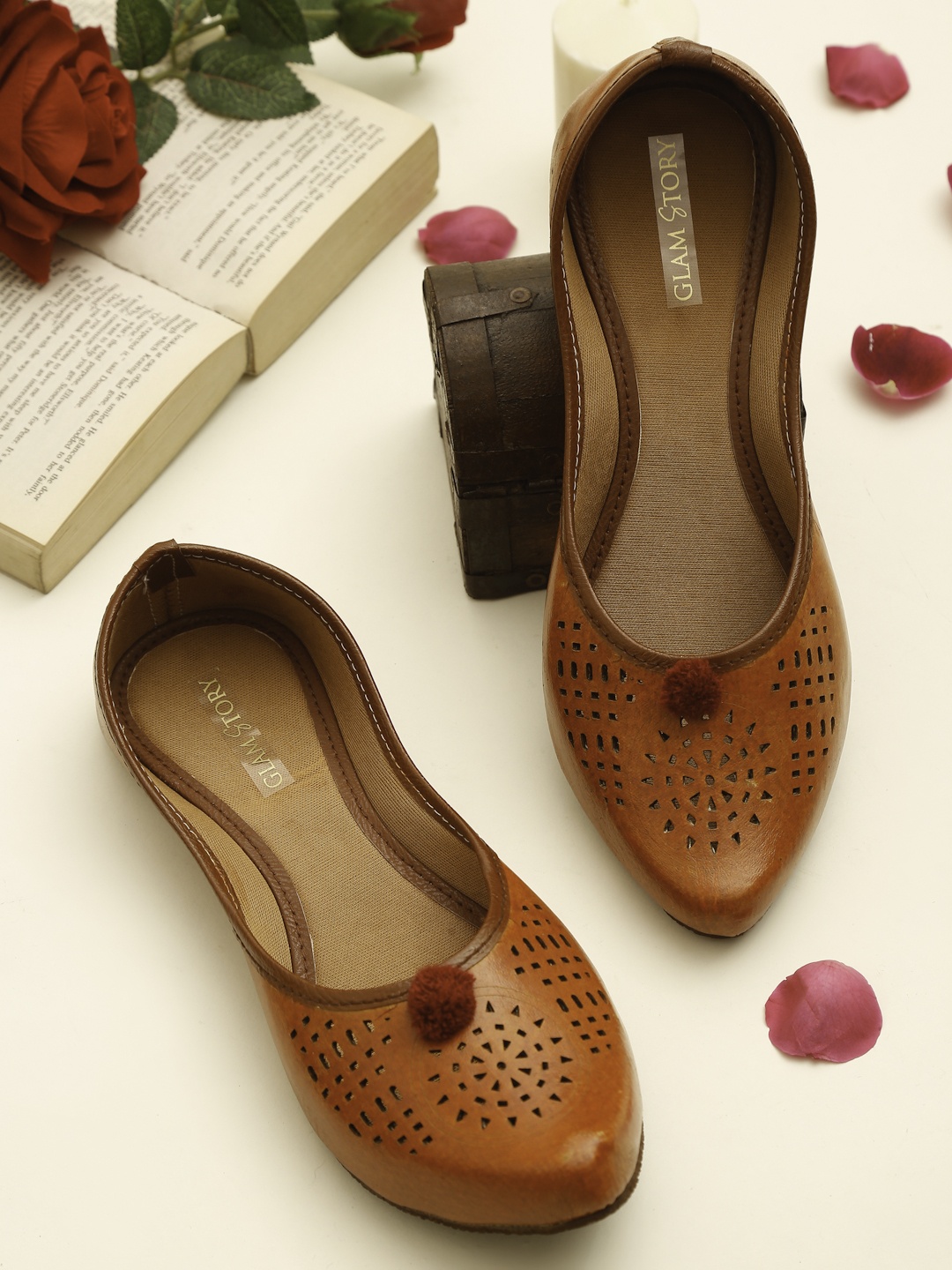 

GLAM STORY Women Brown mojaris Flats