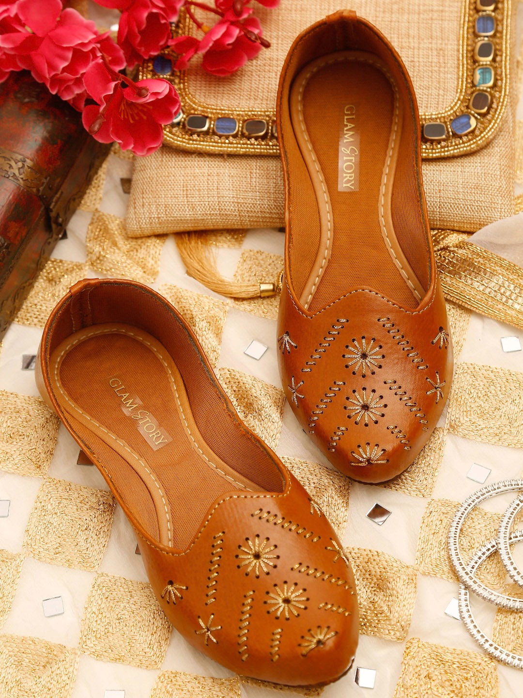 

GLAM STORY Women Brown Flats