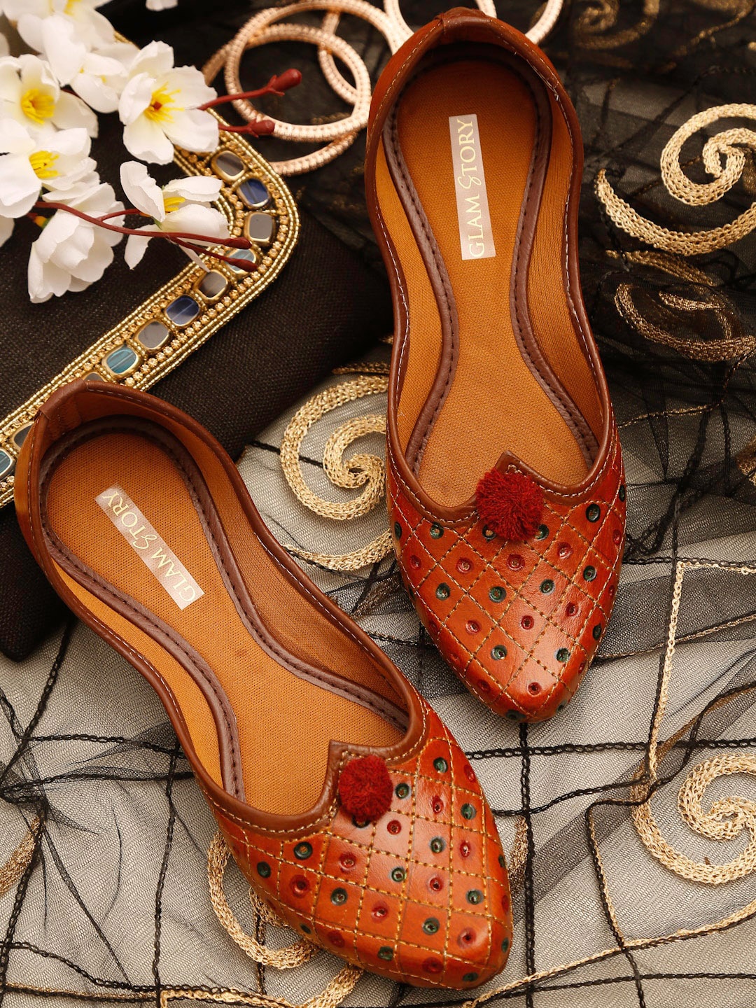

GLAM STORY Women Brown Textured Mojaris