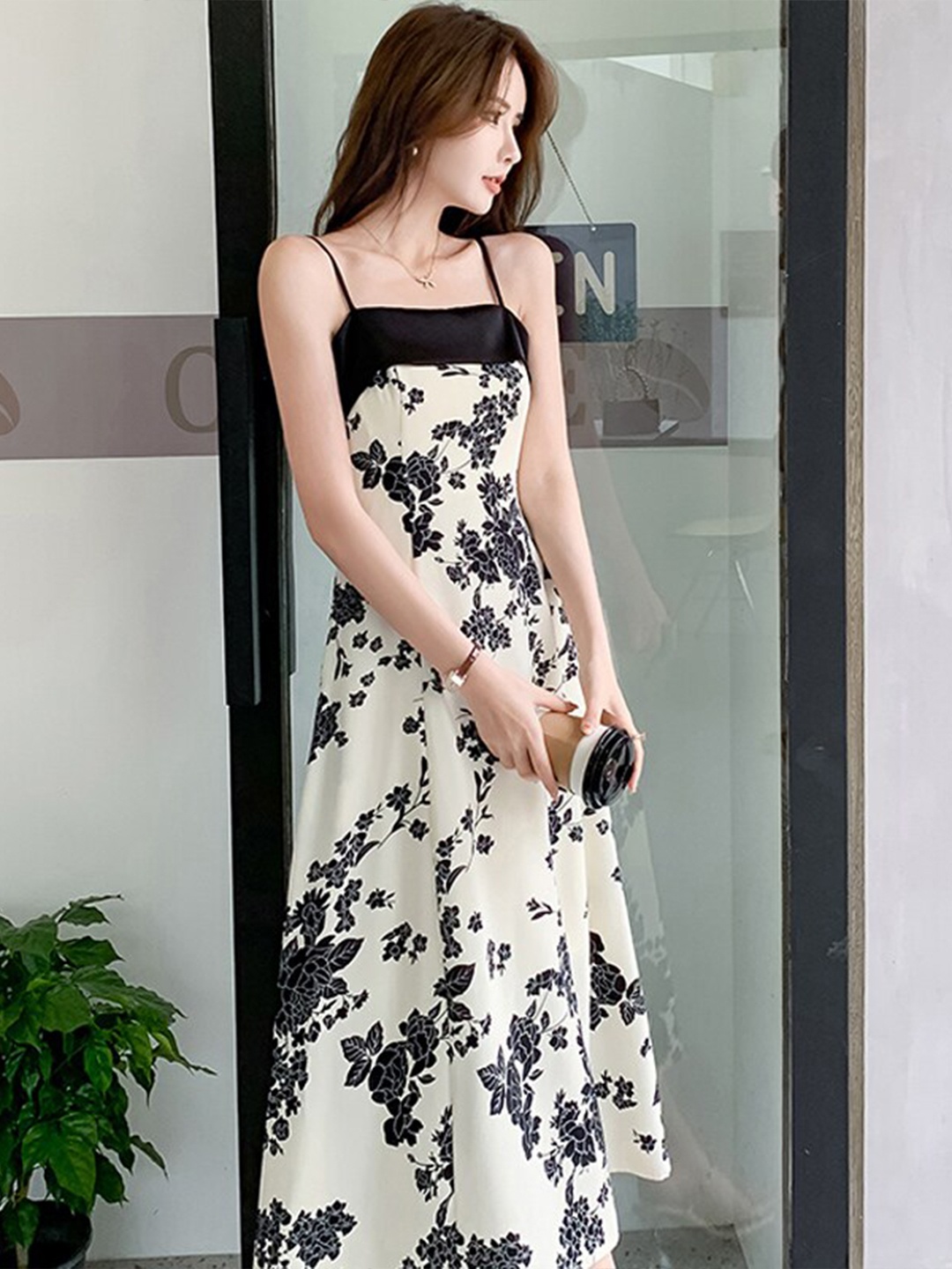 

BoStreet White Floral Maxi Dress