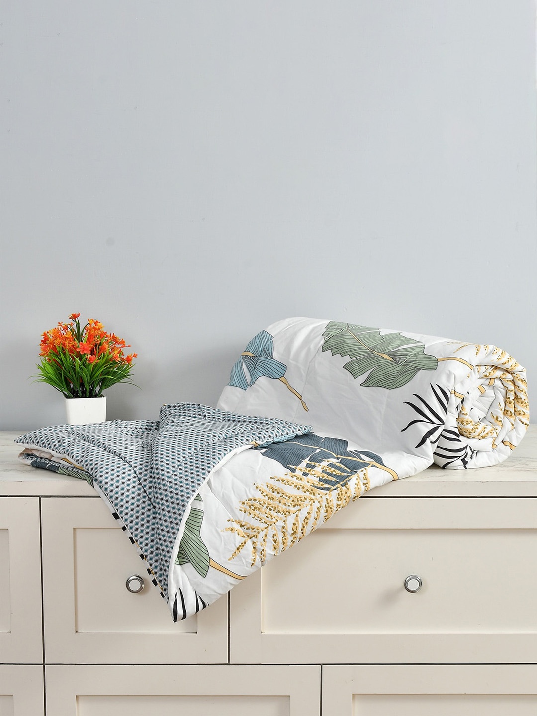 

Florida Off White & Grey Printed King Size Bedding Set