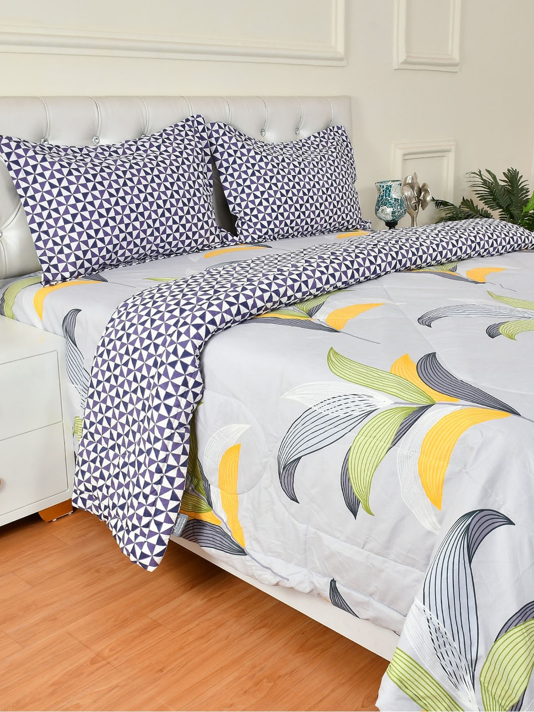 

Florida Grey Printed Double King 4-Piece Bedding Set