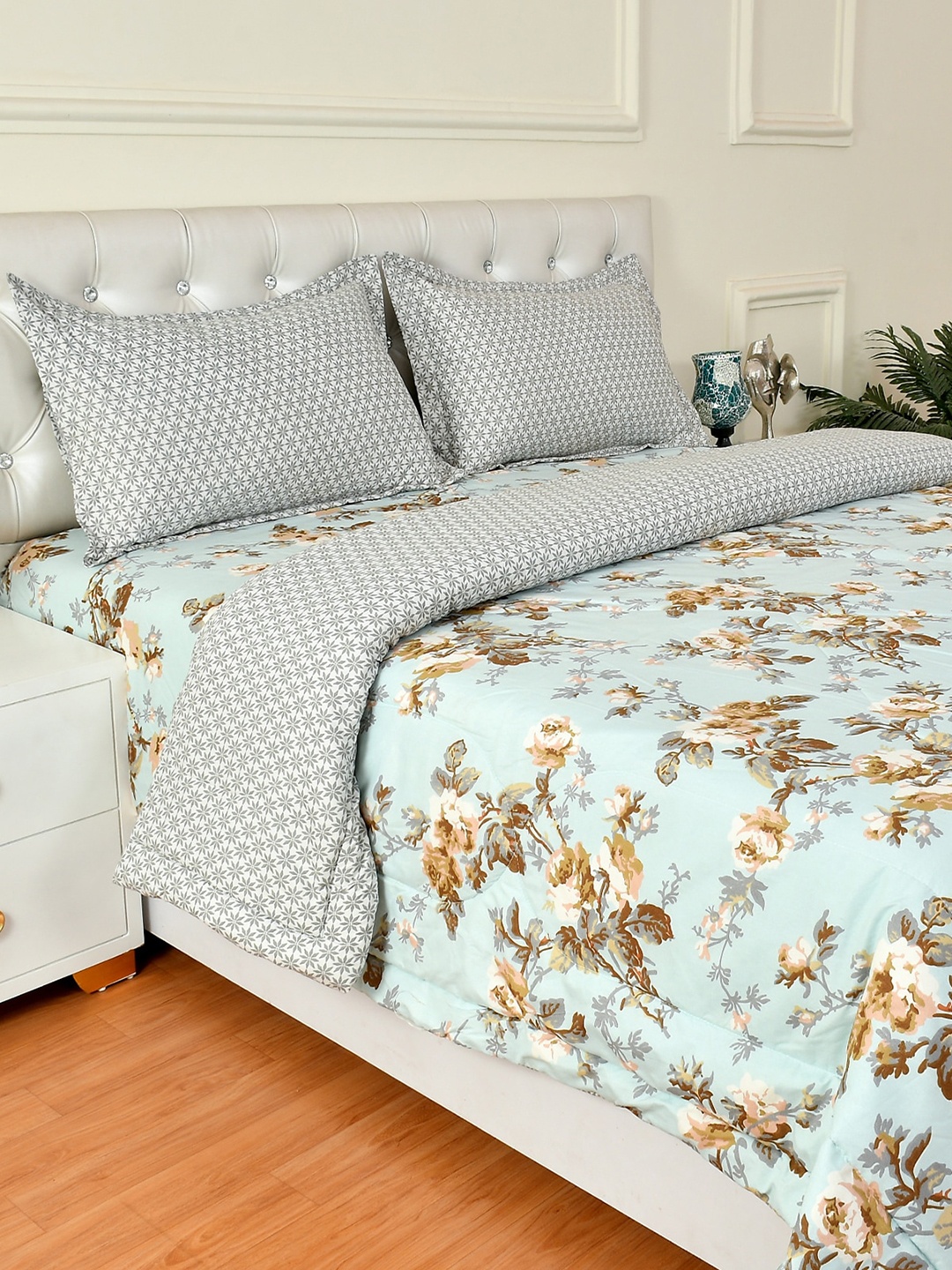 

Florida Blue & White Floral 150 TC Printed AC Comforter With Bedsheet & 2 Pillow Cover Set