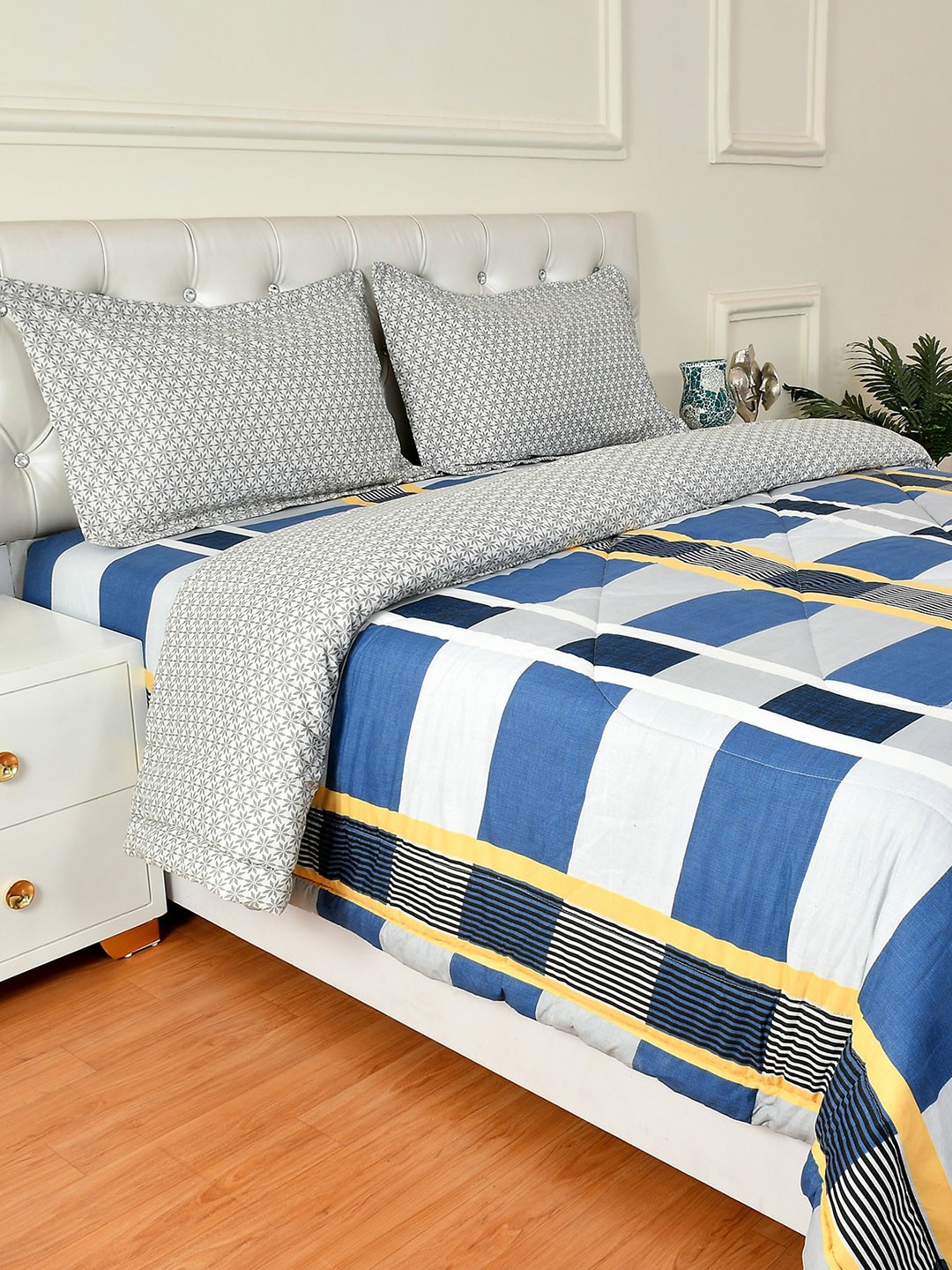 

Florida Blue Striped 144 TC King Bedsheet & AC Comforter with 2 Pillow Covers