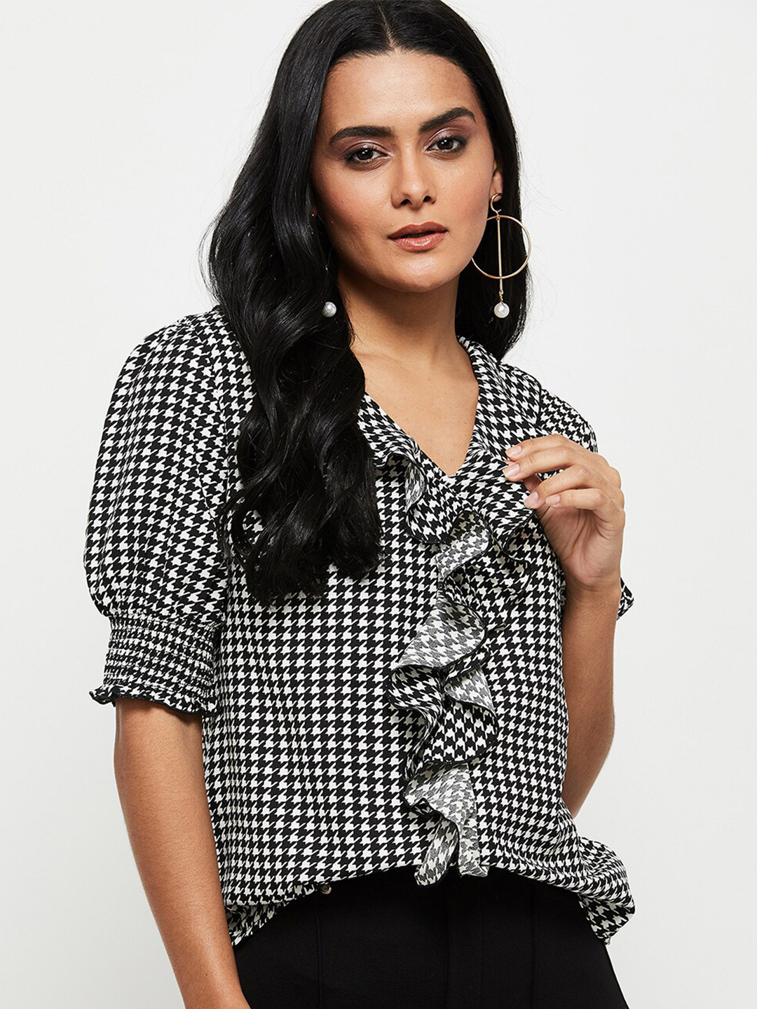 

max White Checked Tie-Up Neck Top