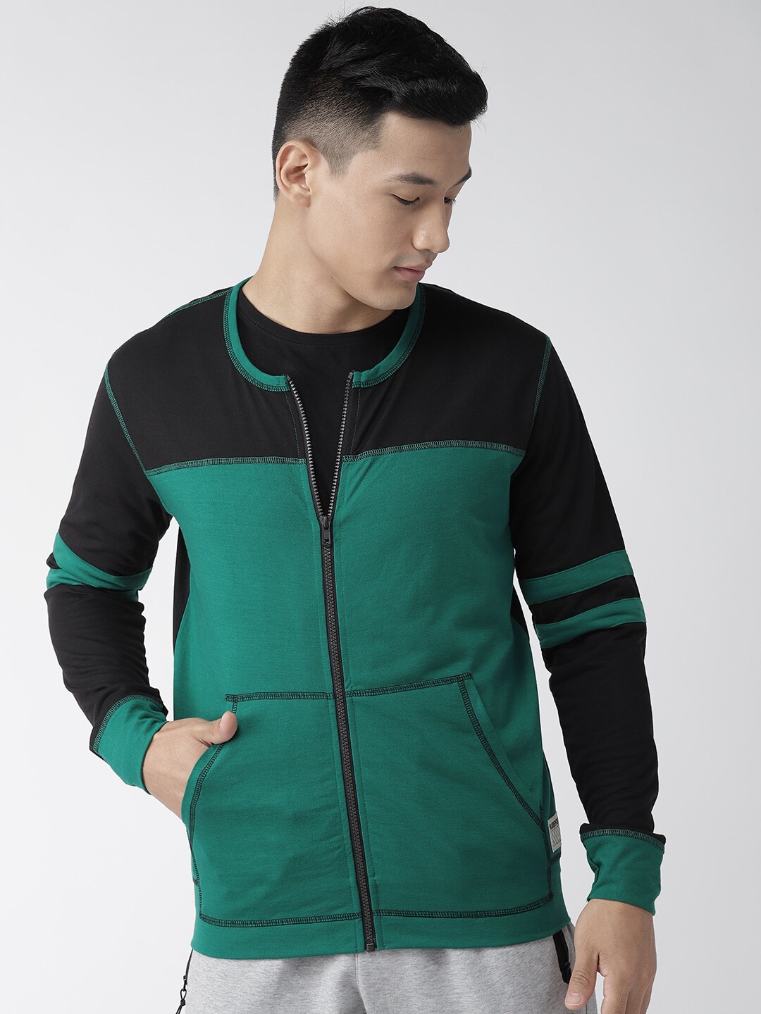 

Hubberholme Men Green Colourblocked Sweatshirt