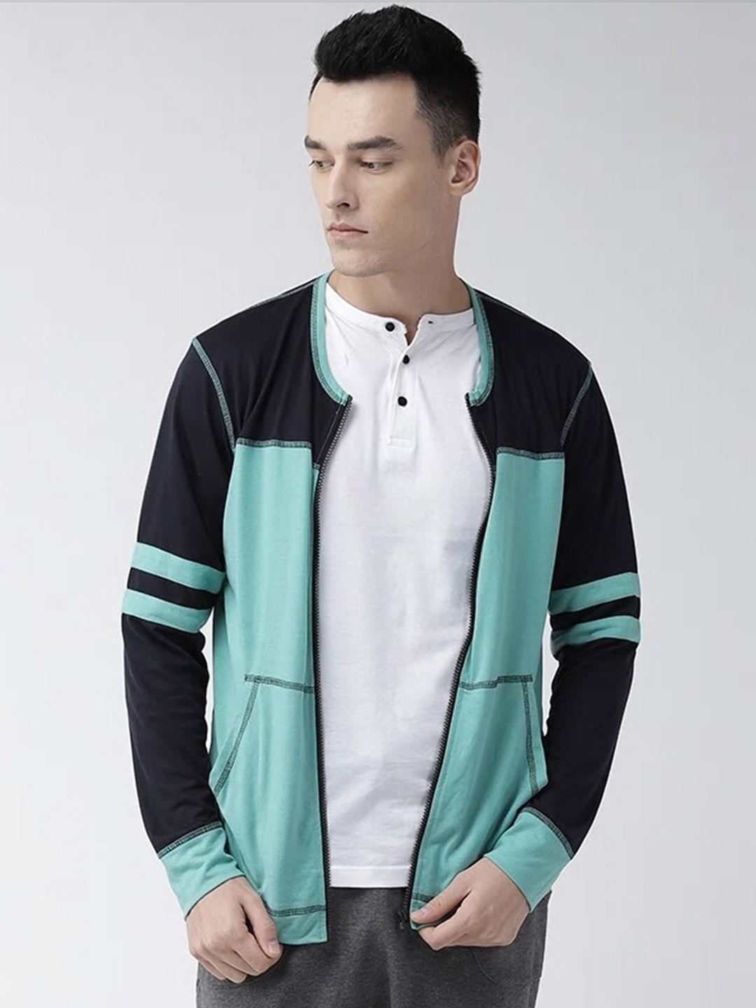 

Hubberholme Men Blue Colourblocked Sweatshirt