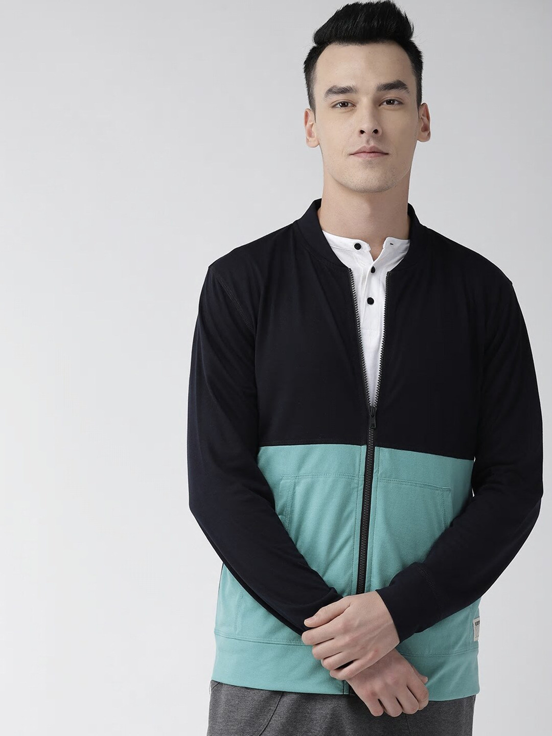 

Hubberholme Men Blue Colourblocked Sweatshirt