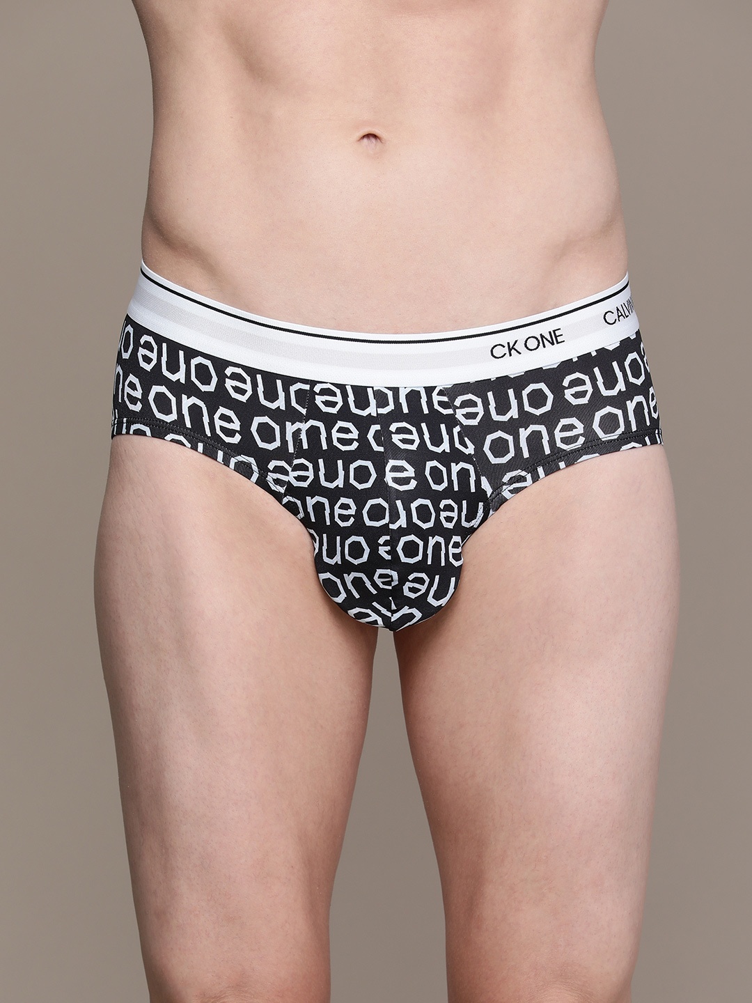 

Calvin Klein Underwear Men Black & Blue Printed Hipster Briefs NB22245US