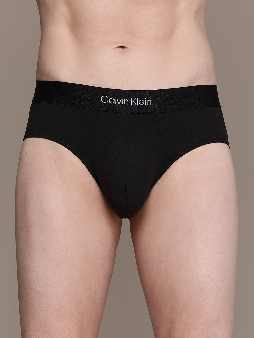 

Calvin Klein Underwear Men Black Solid Hipster Briefs NB3311UB1