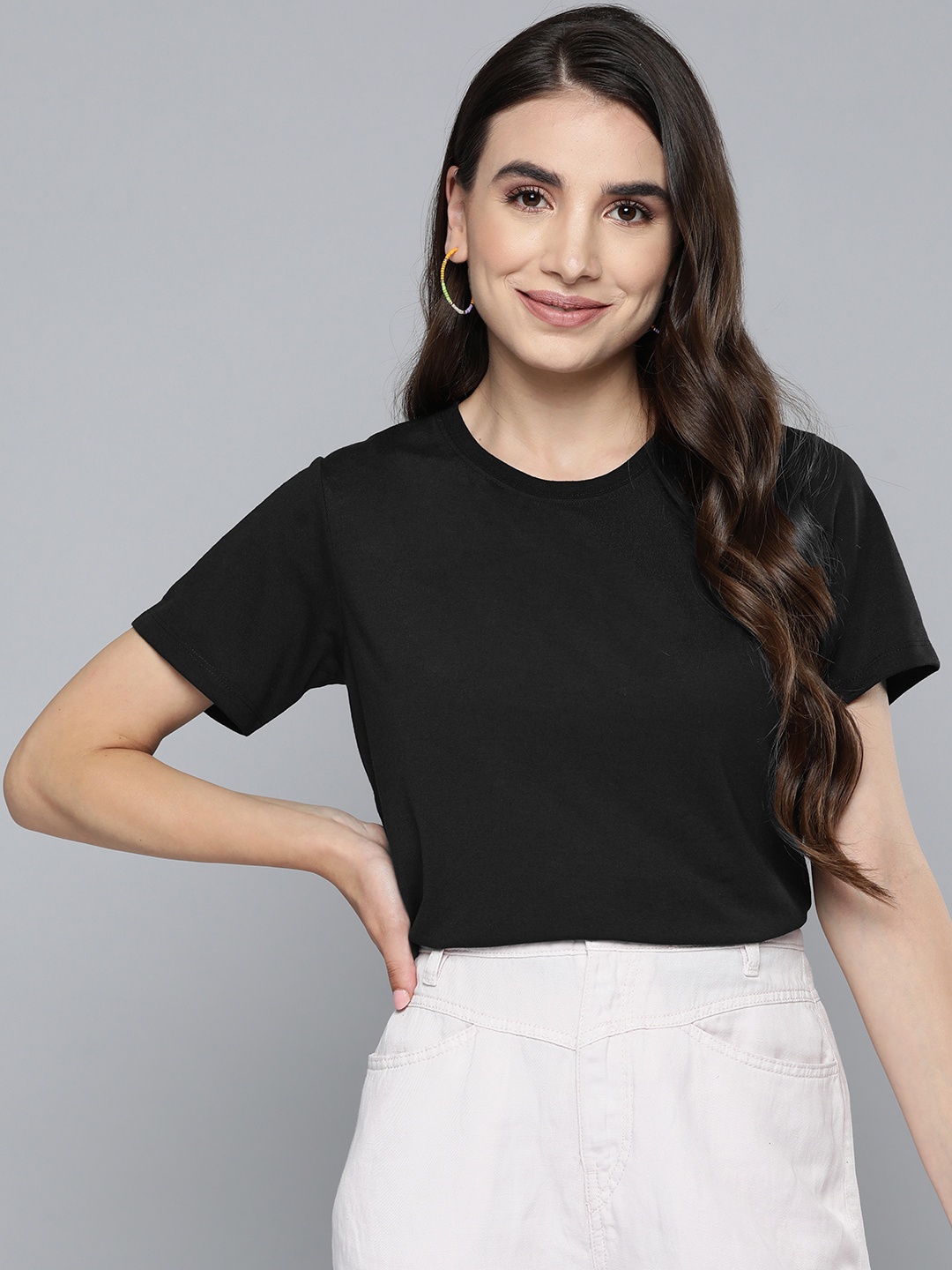 

HERE&NOW Women Black Solid Round Neck T-shirt