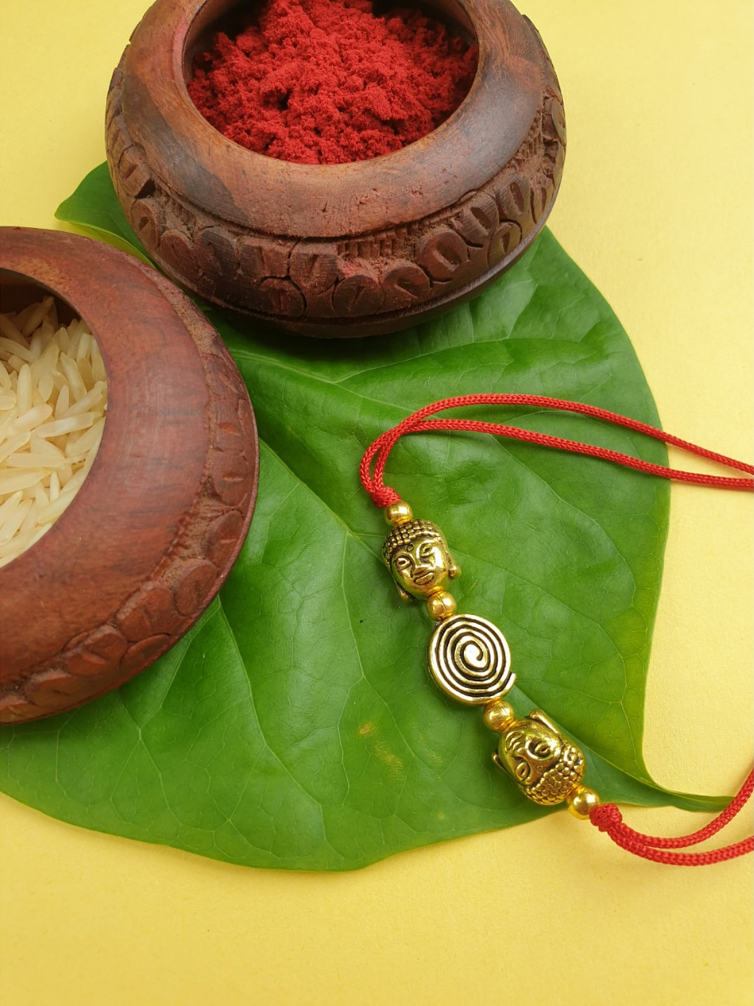 

FIROZA Men Gold-Toned & Red Threaded Rakhi