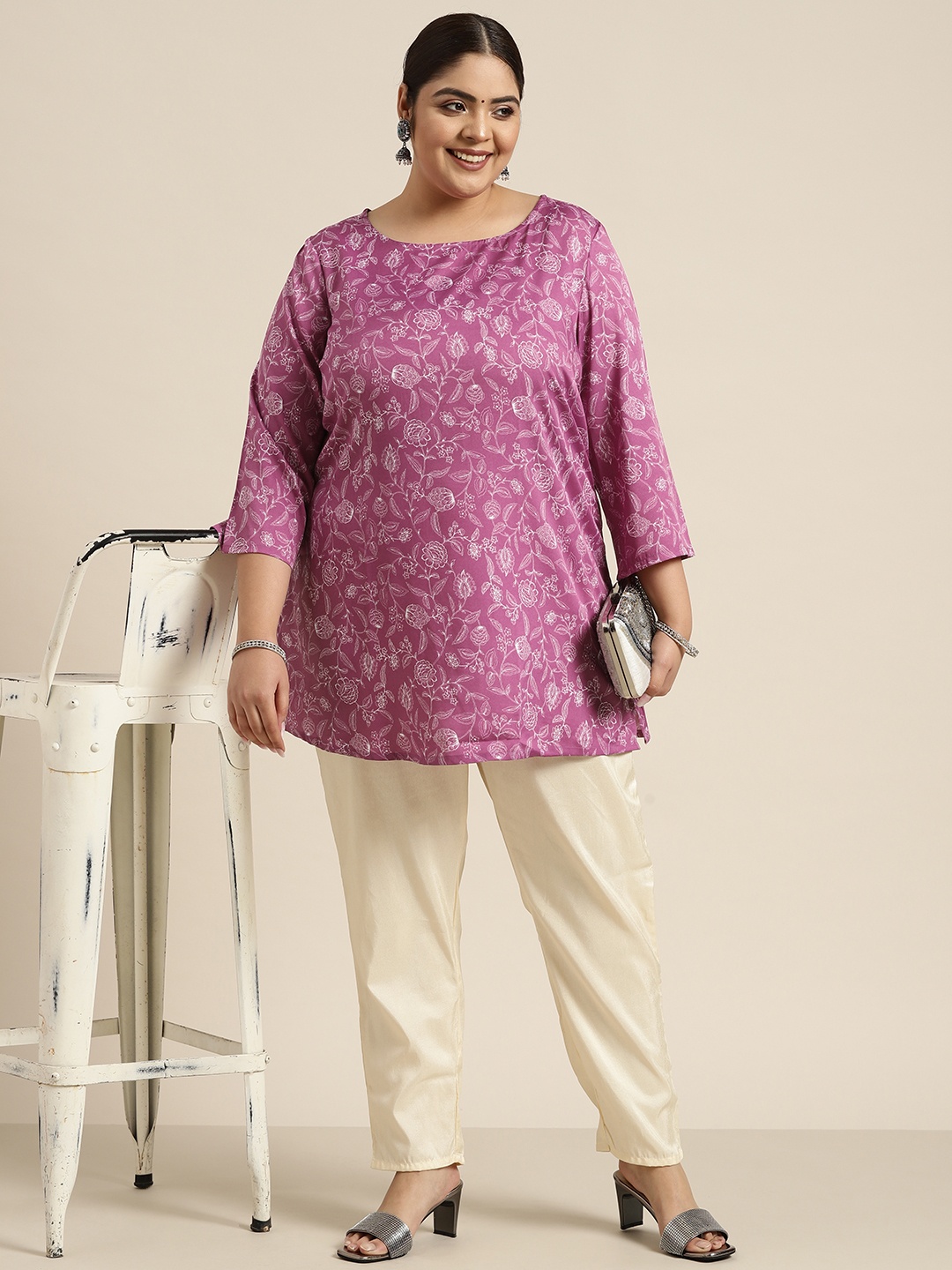 

Sztori Plus Size Purple & Off White Floral Print Kurti