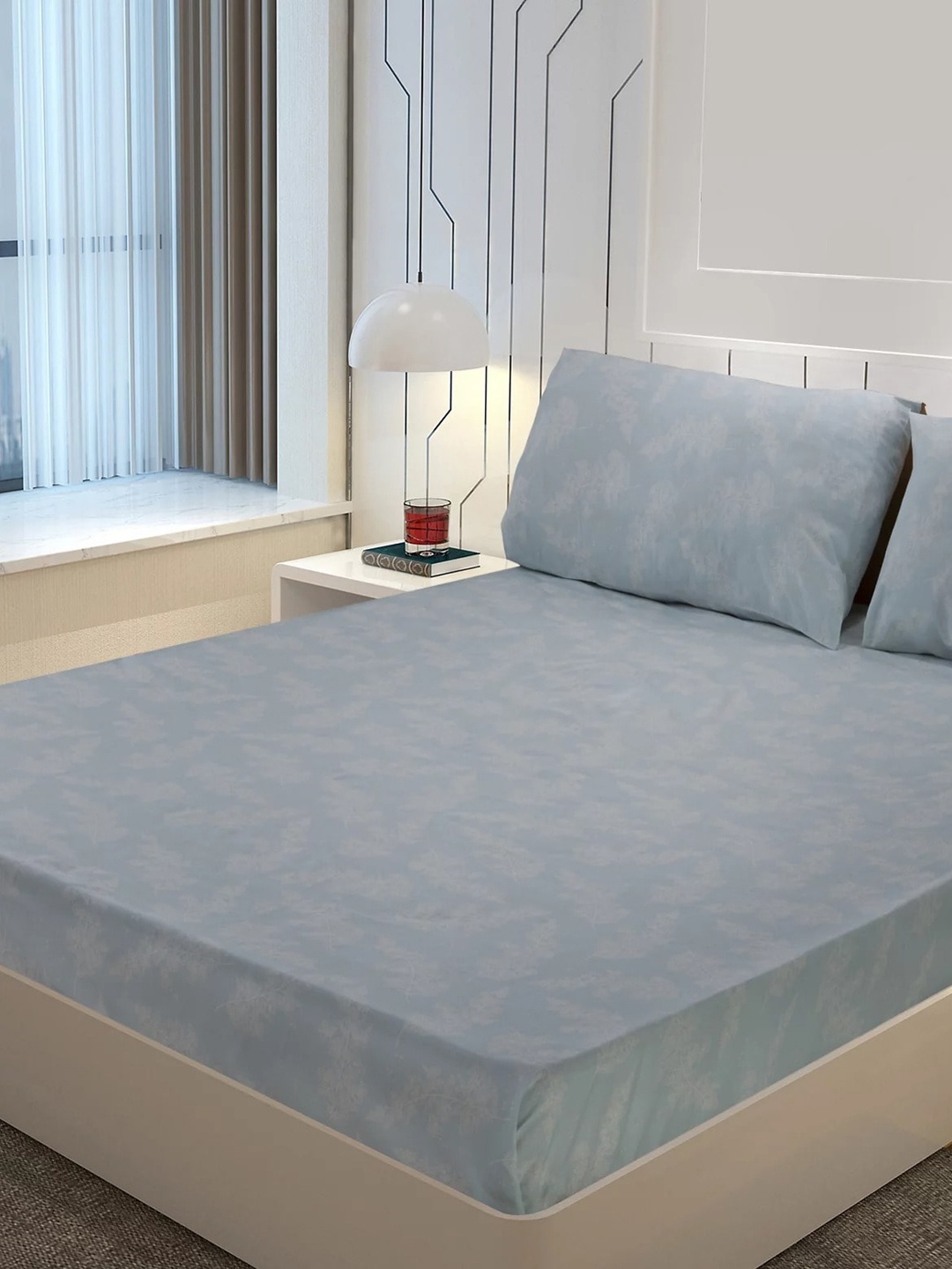 

Marks & Spencer Grey Queen Bedsheet with 2 Pillow Covers