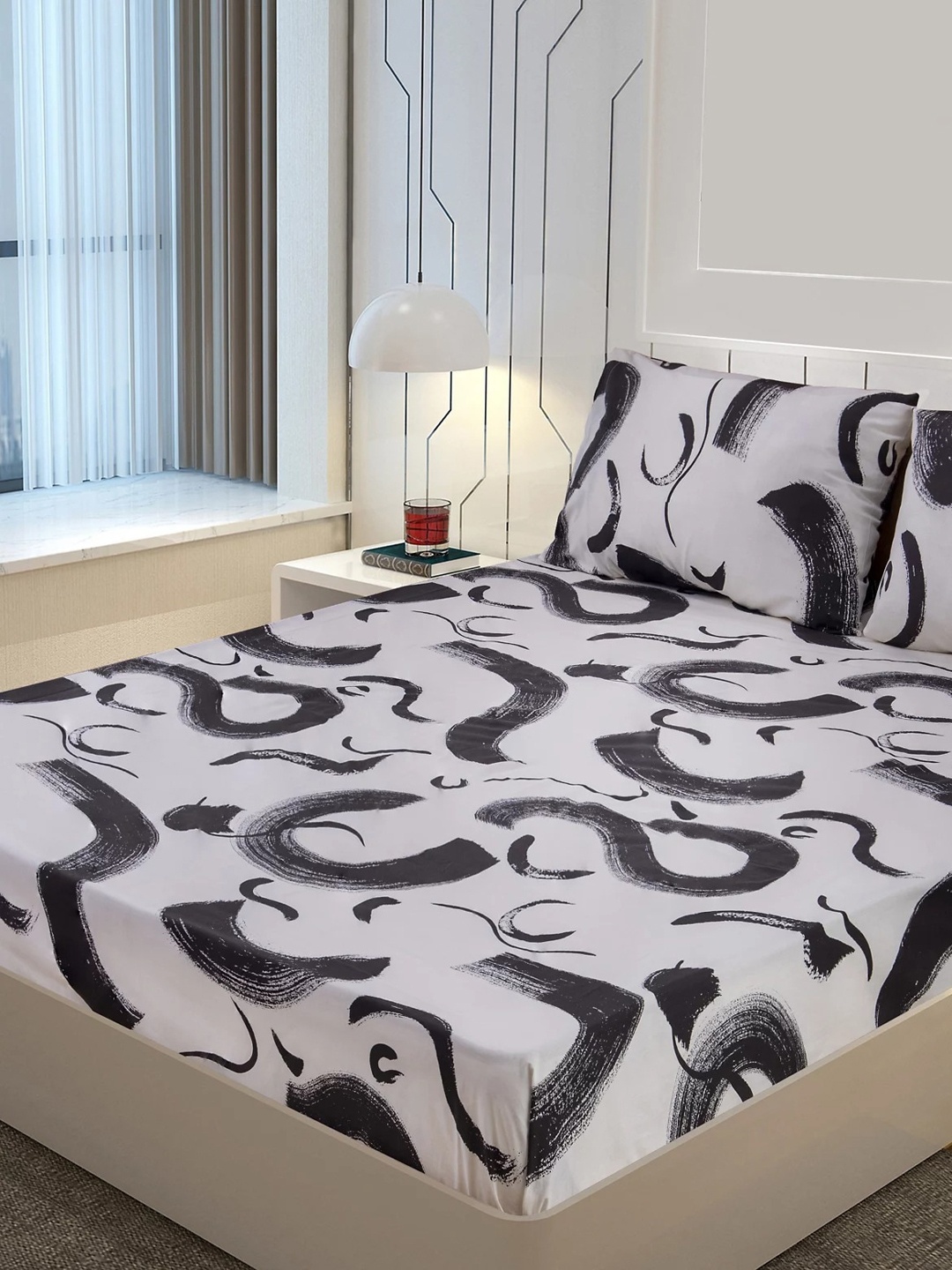 

Marks & Spencer Black & White Printed Bedding Set