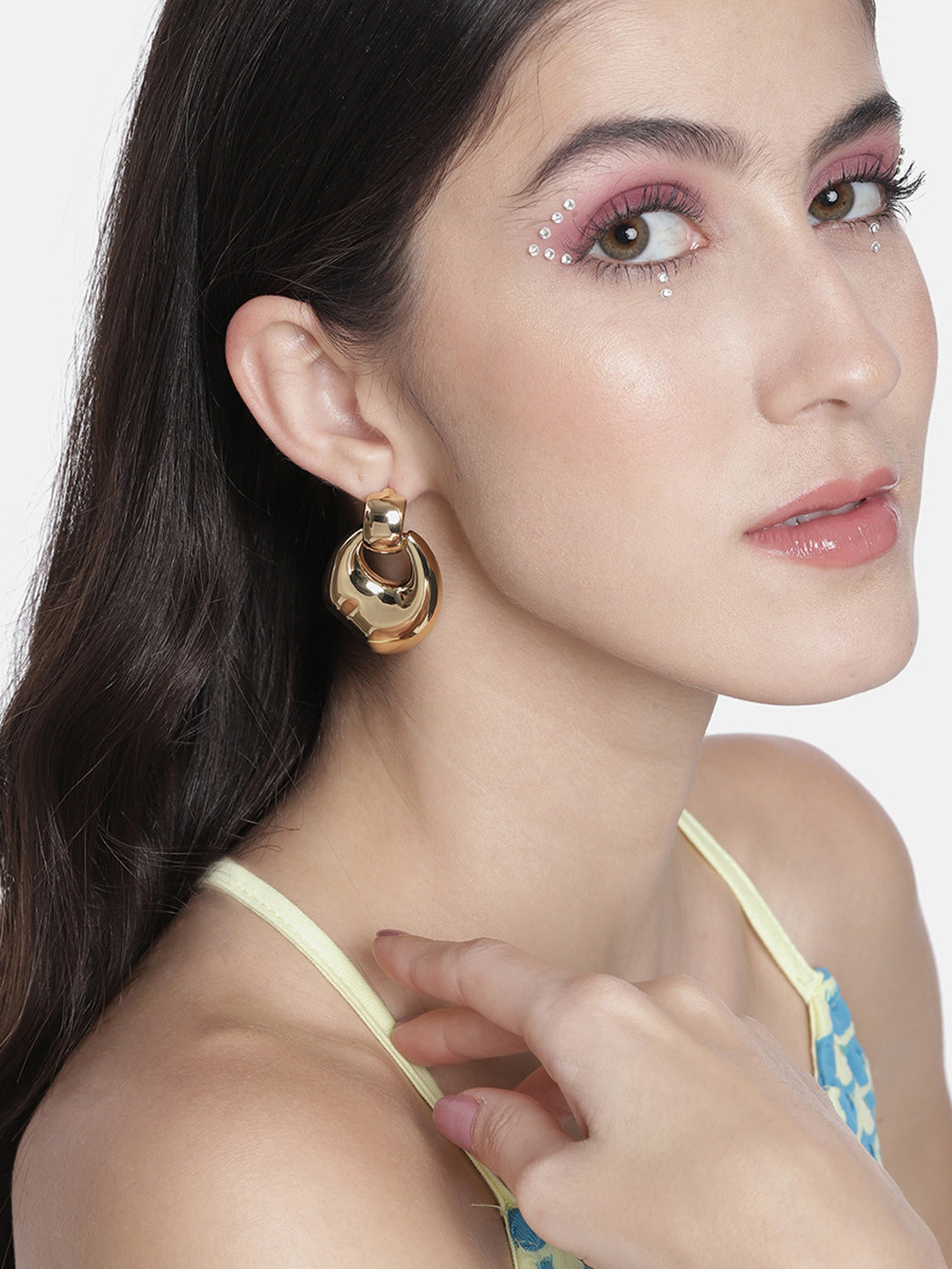 

DressBerry Women Gold-Toned Contemporary Drop Earrings