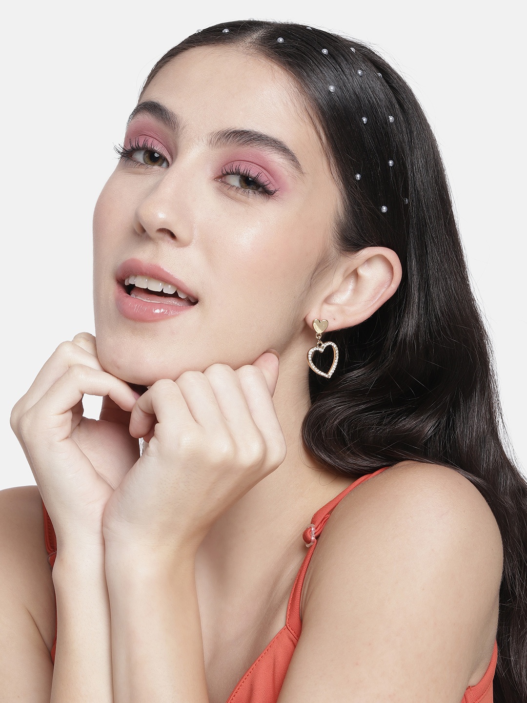 

DressBerry Gold-Toned Embellished Heart Shaped Drop Earrings
