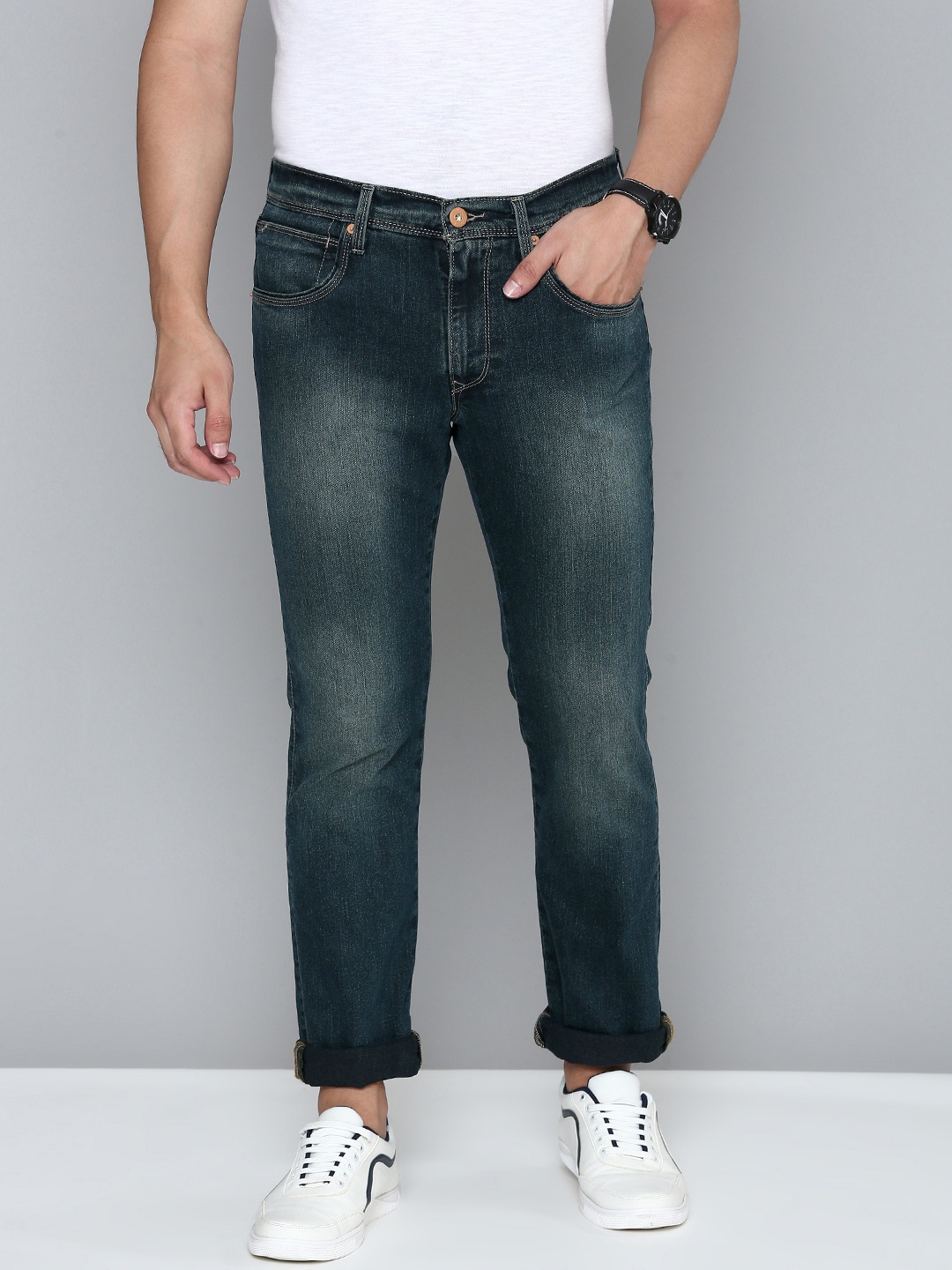 

Levis Men Blue 511 Slim Fit Mid-Rise Light Fade Stretchable Jeans